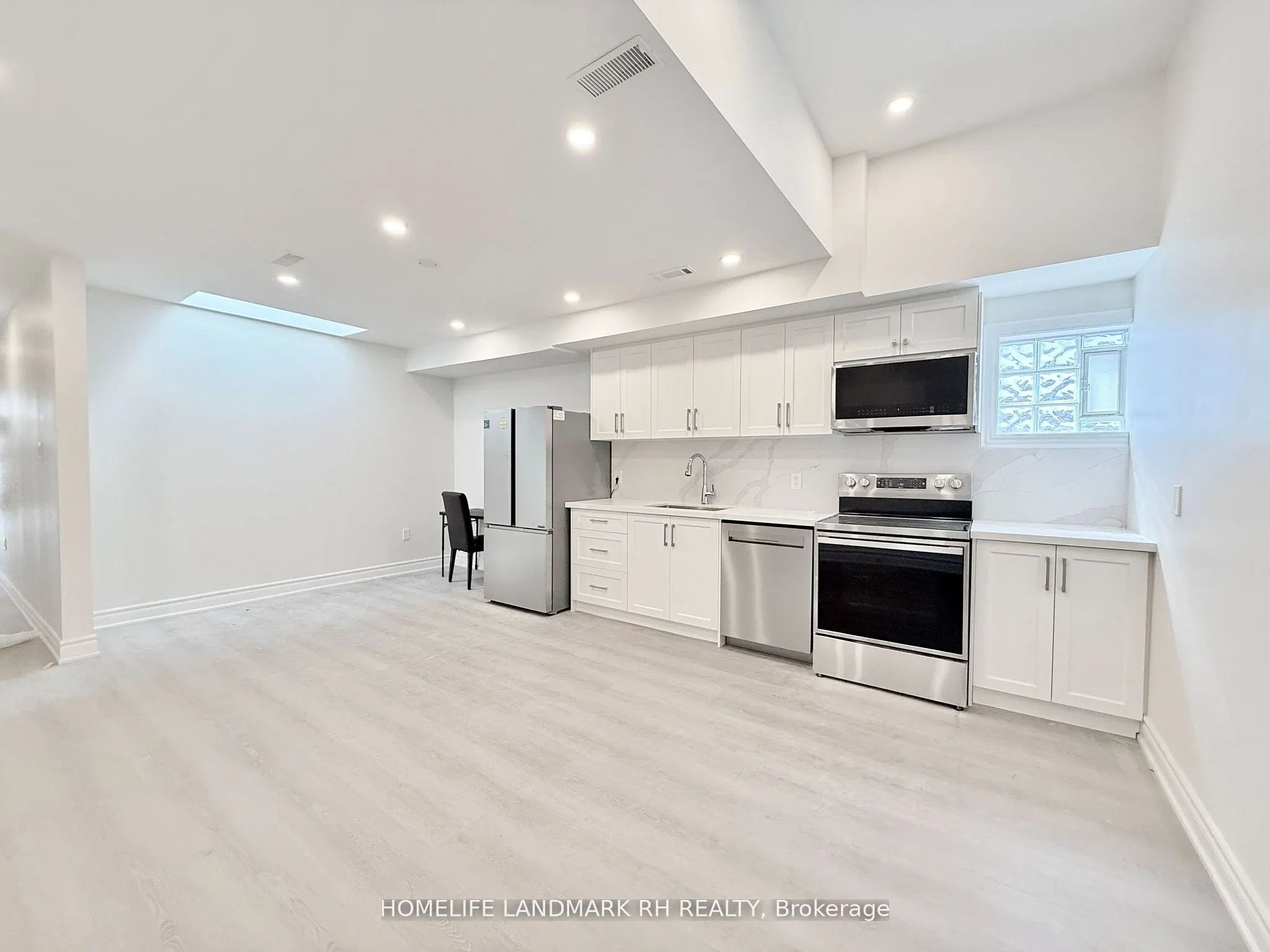 414 Dundas Street W, #301