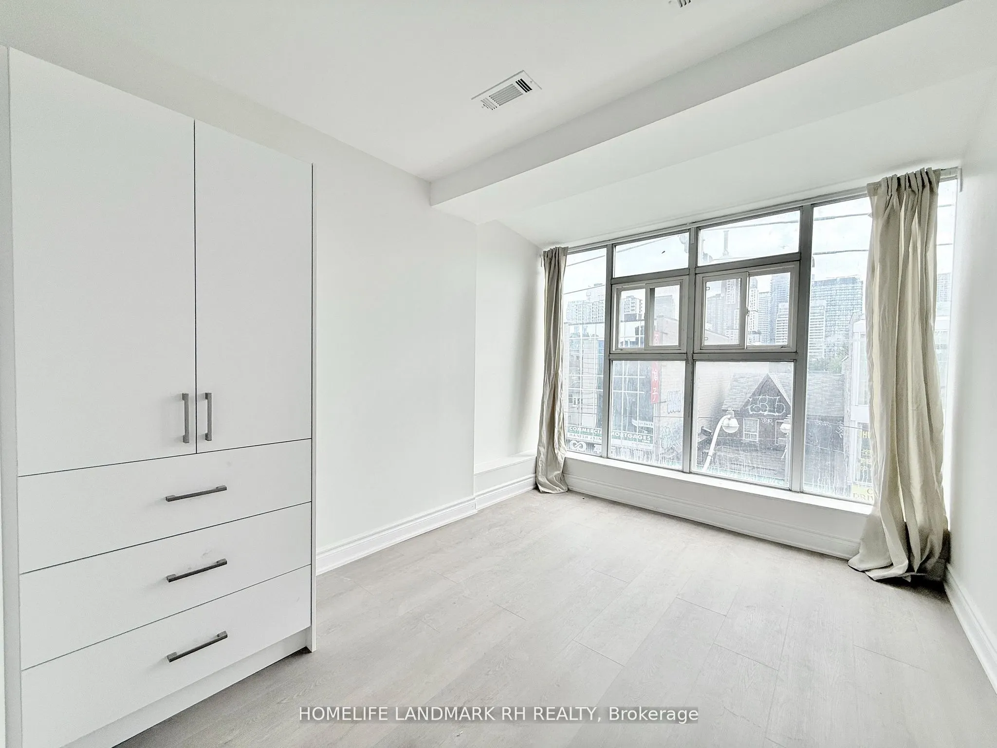 414 Dundas Street W, #301