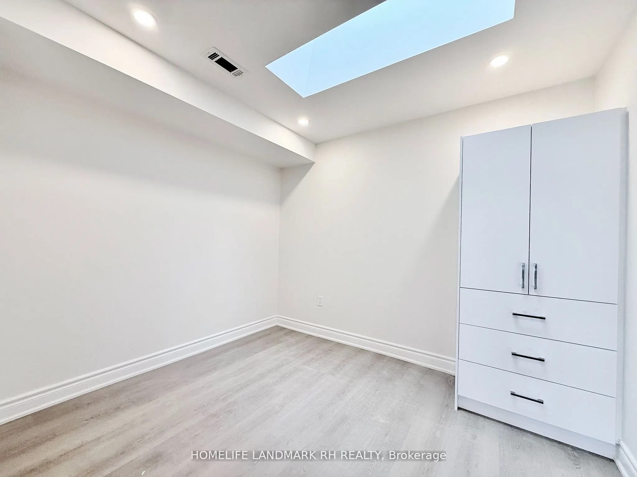 414 Dundas Street W, #301