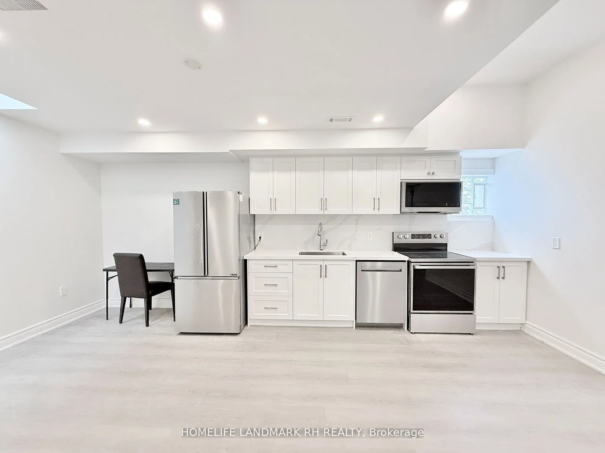 414 Dundas Street W, #301