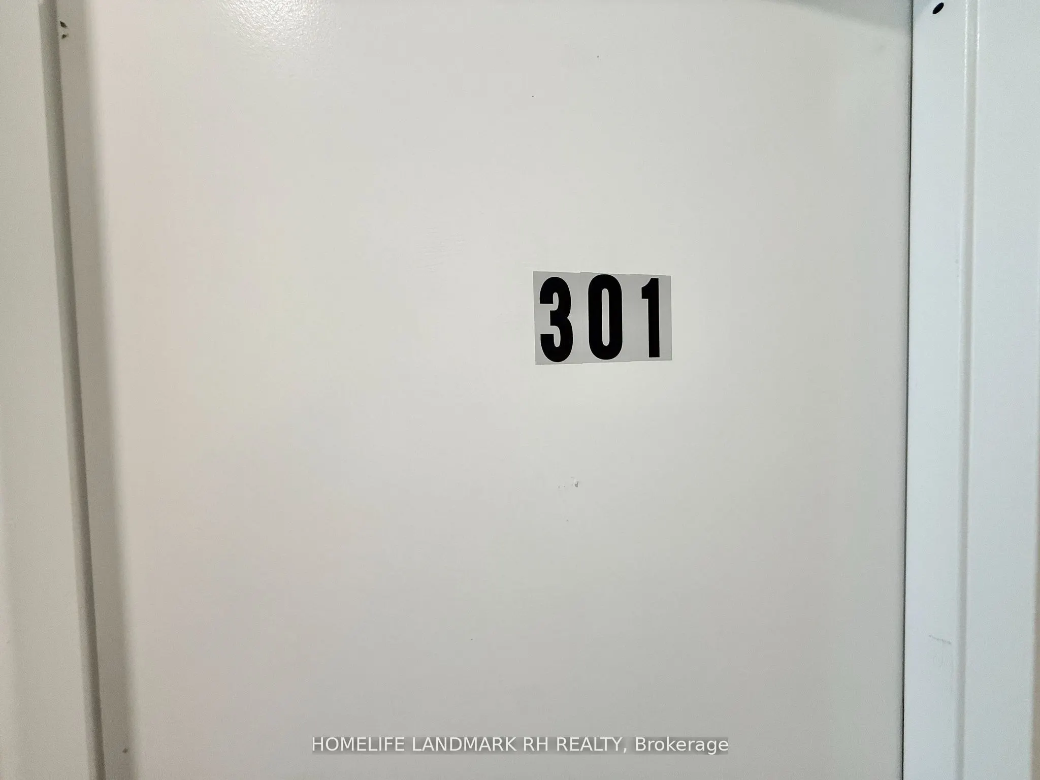 414 Dundas Street W, #301
