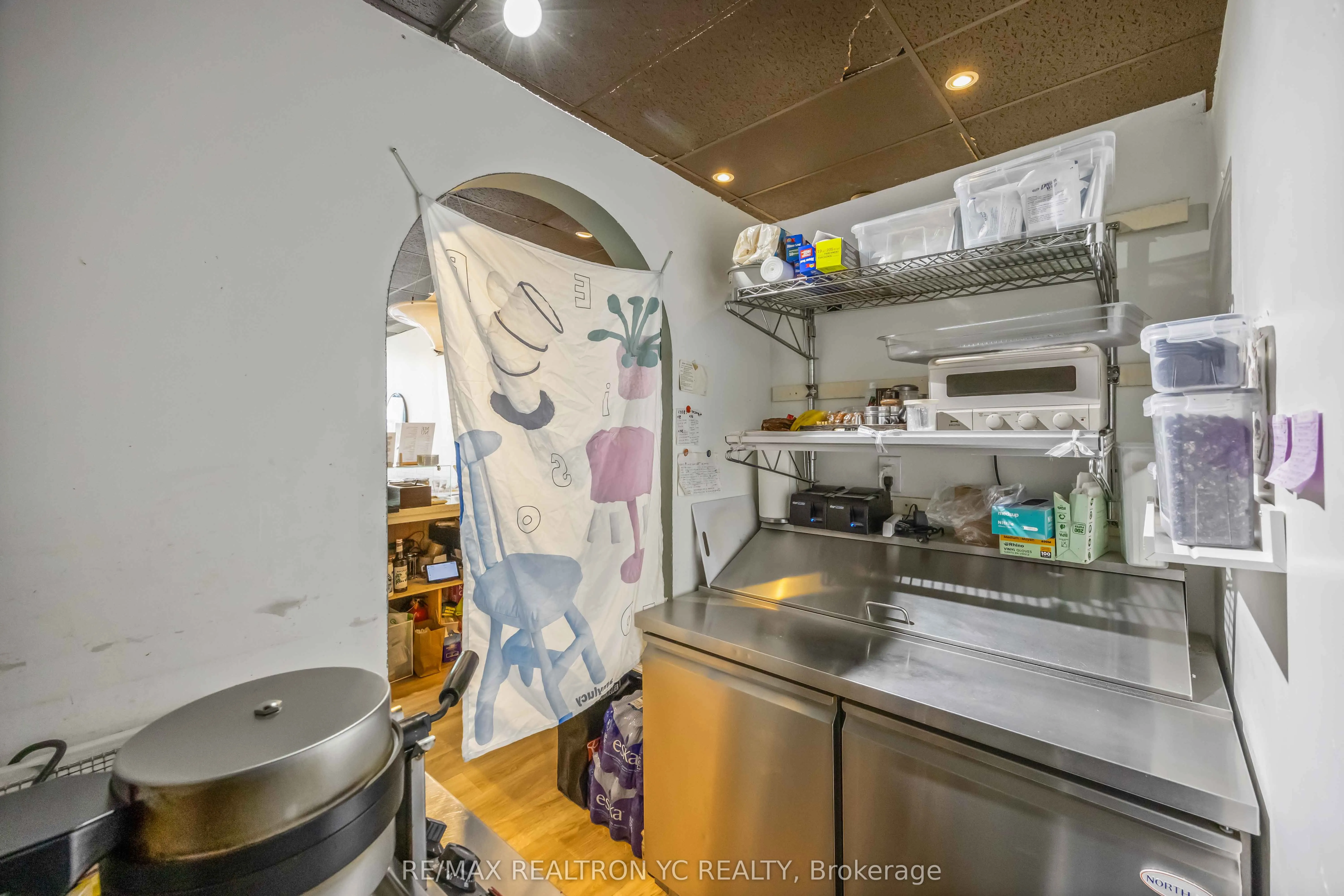 635 Bloor Street W