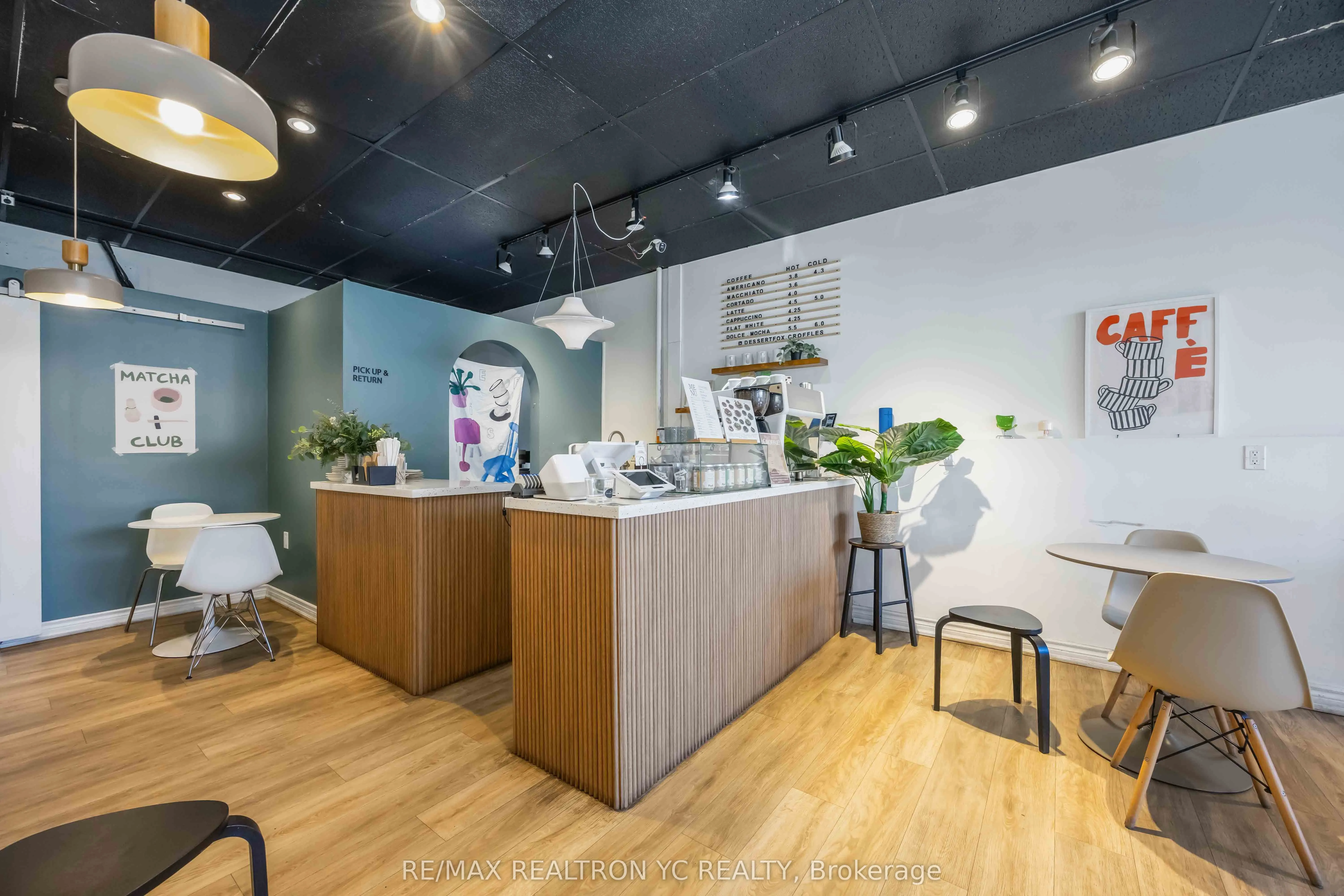 635 Bloor Street W