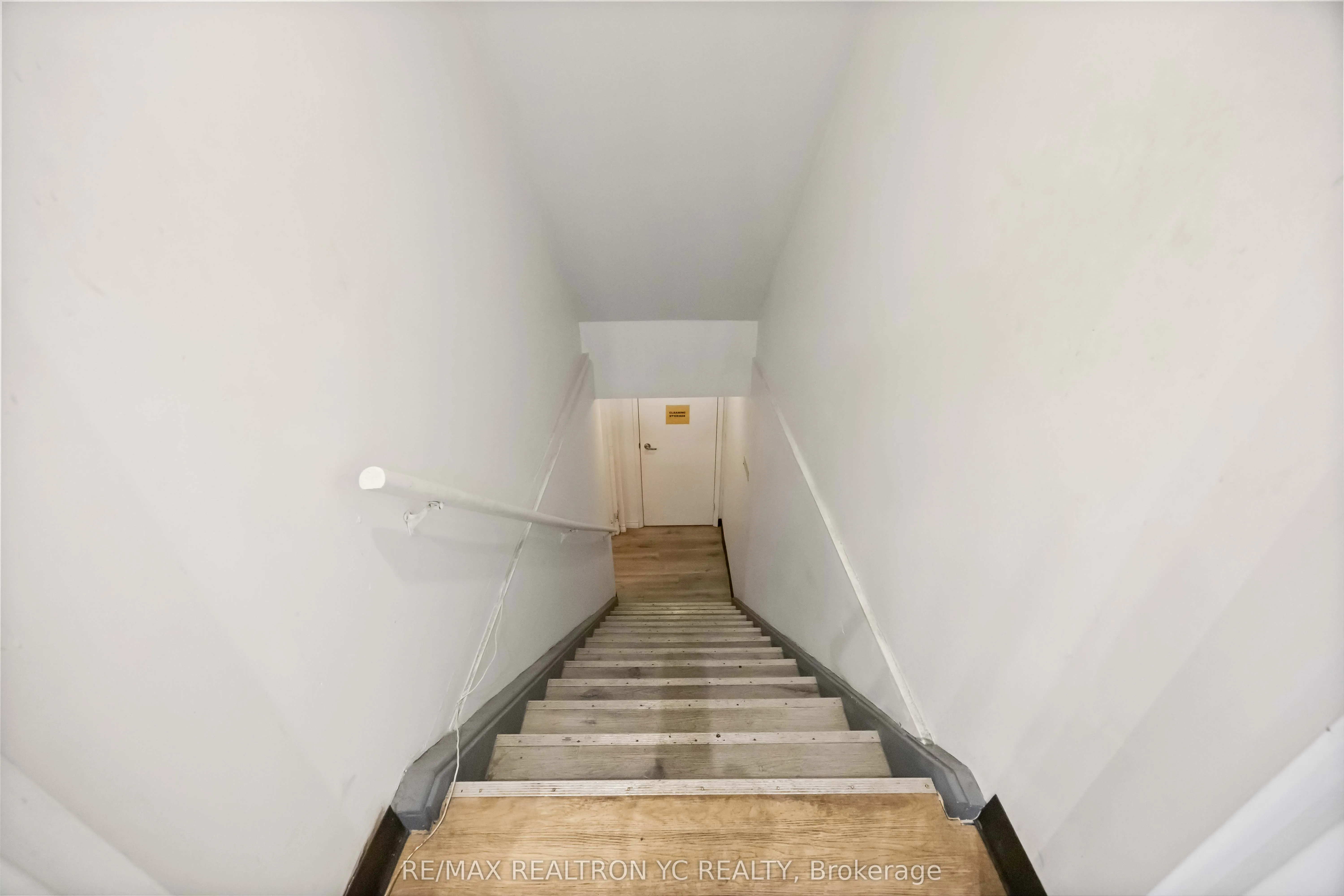 635 Bloor Street W