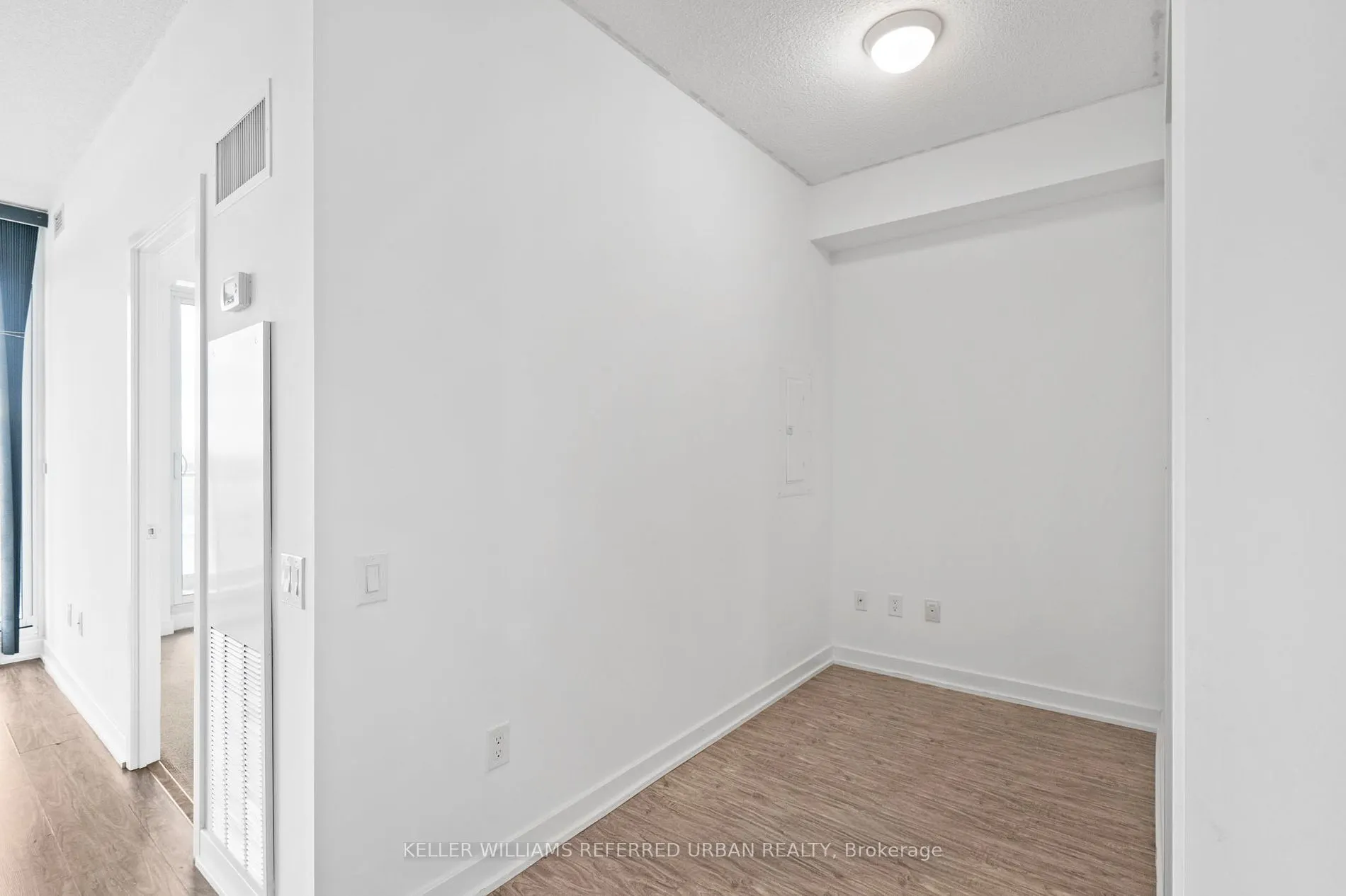 33 Singer Court, #2812