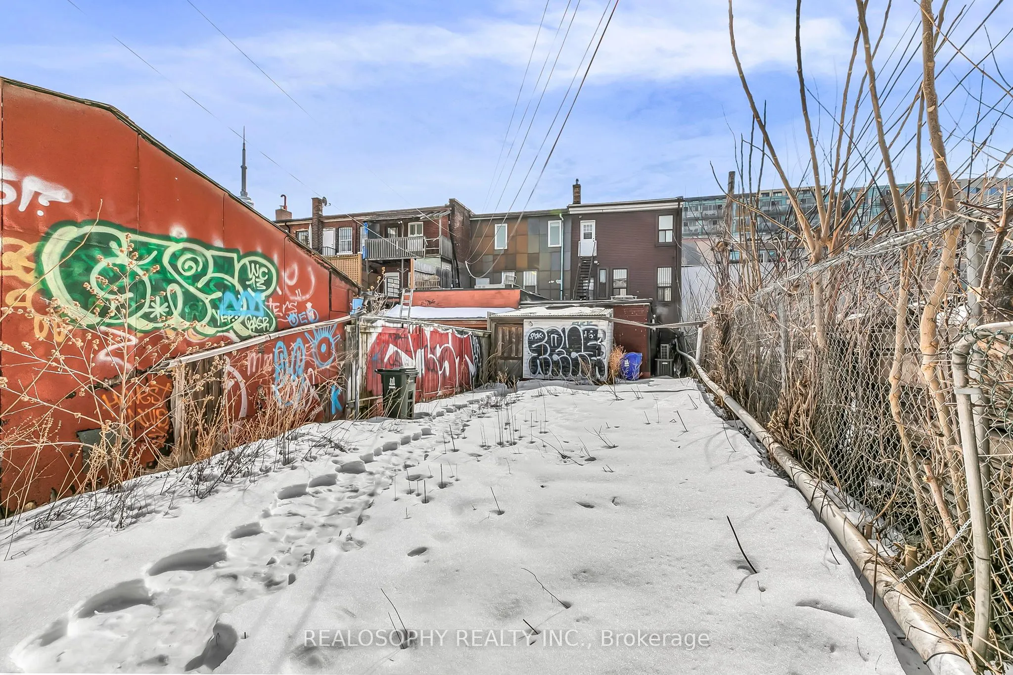 518 Queen Street W