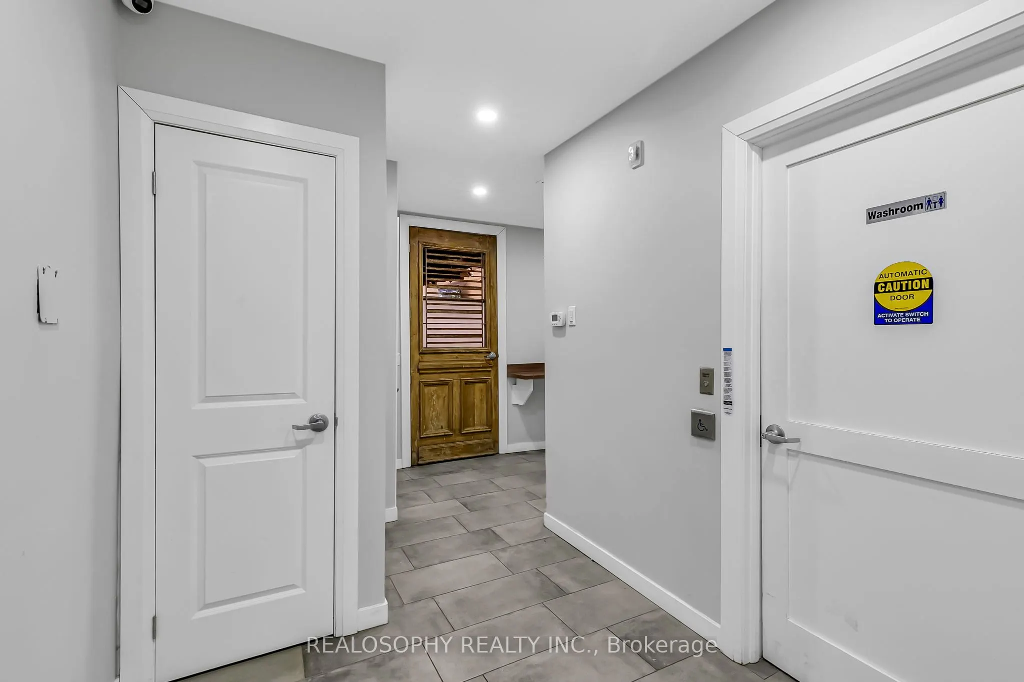 518 Queen Street W