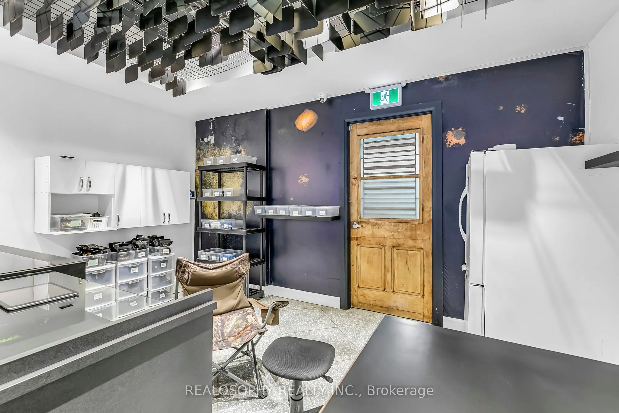 518 Queen Street W