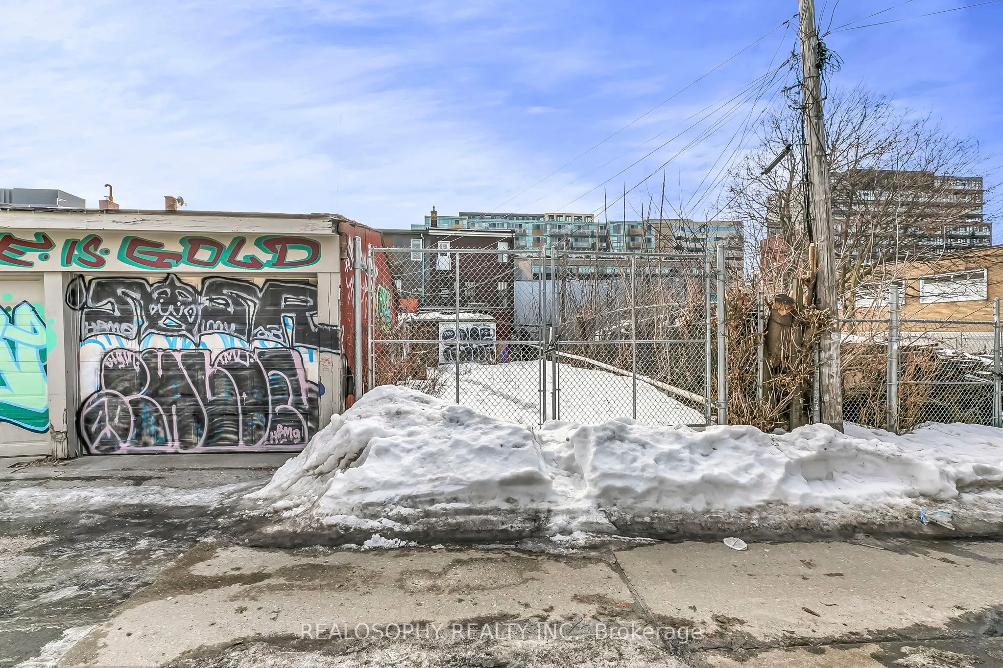 518 Queen Street W