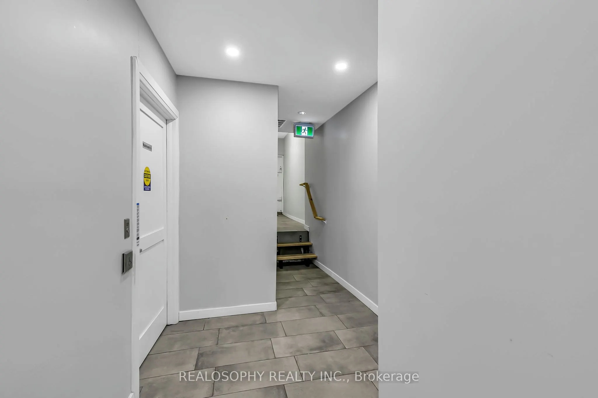 518 Queen Street W