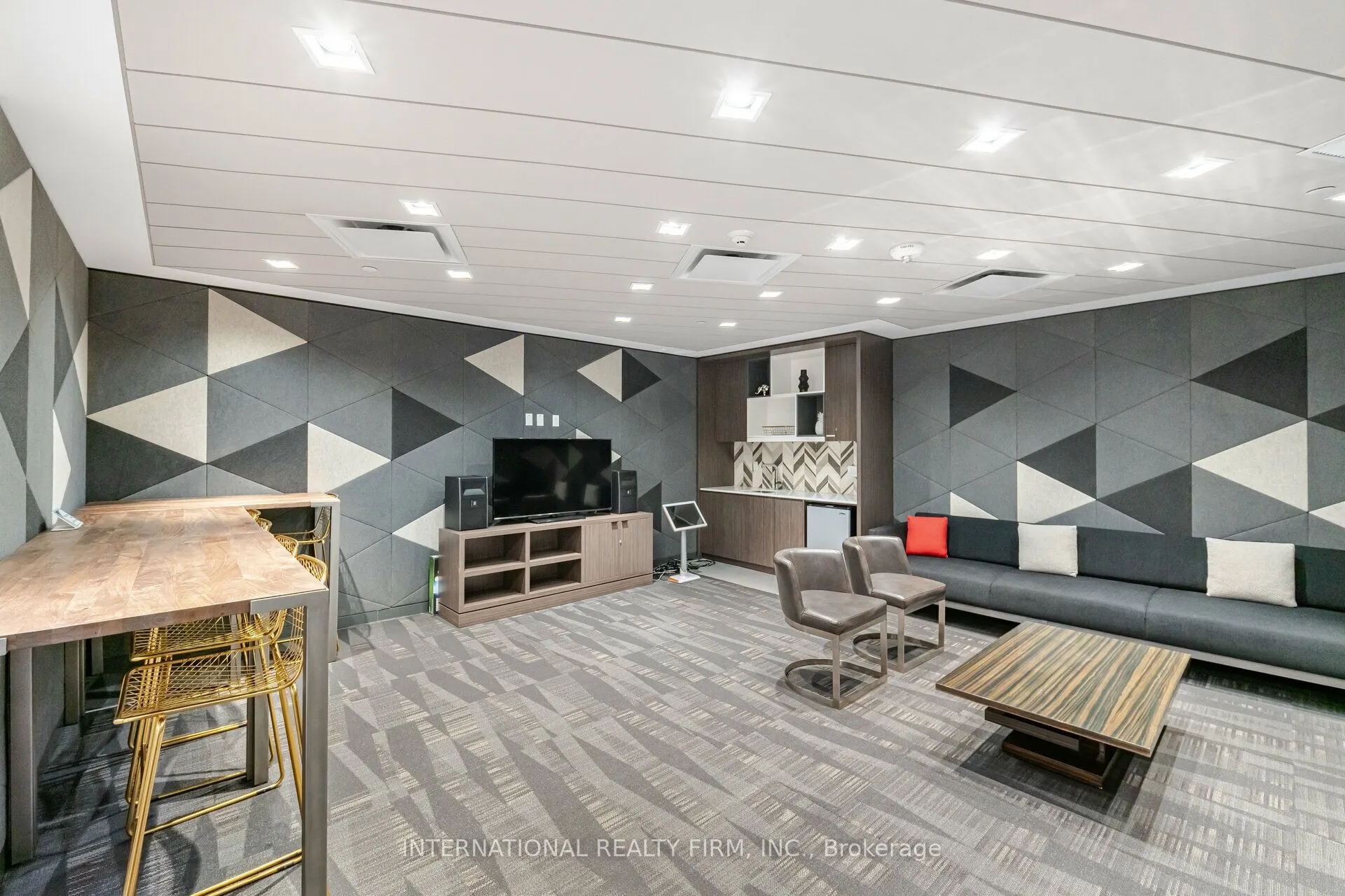 52 Forest Manor Road, #303