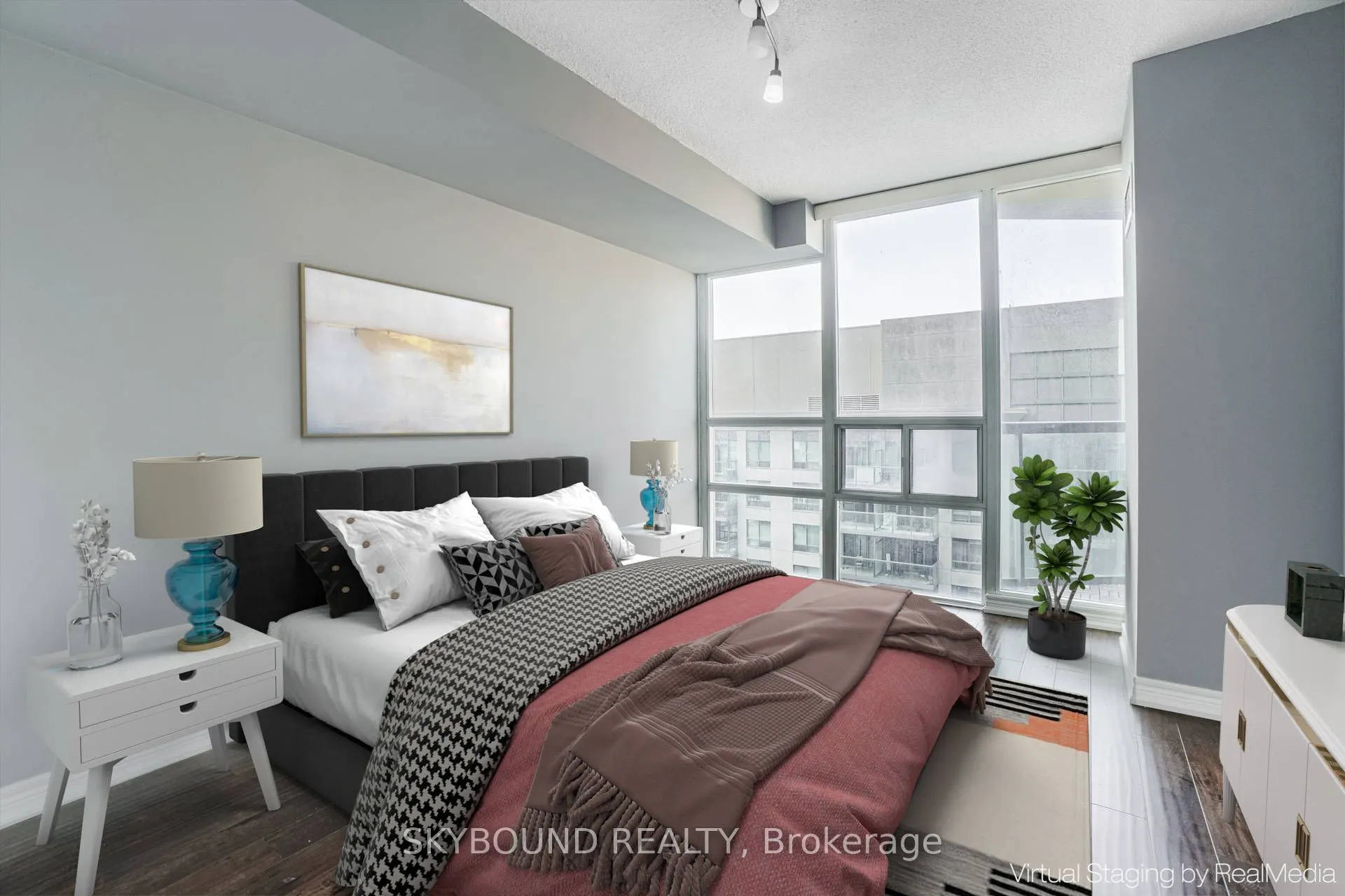 30 Grand Trunk Crescent, #2015