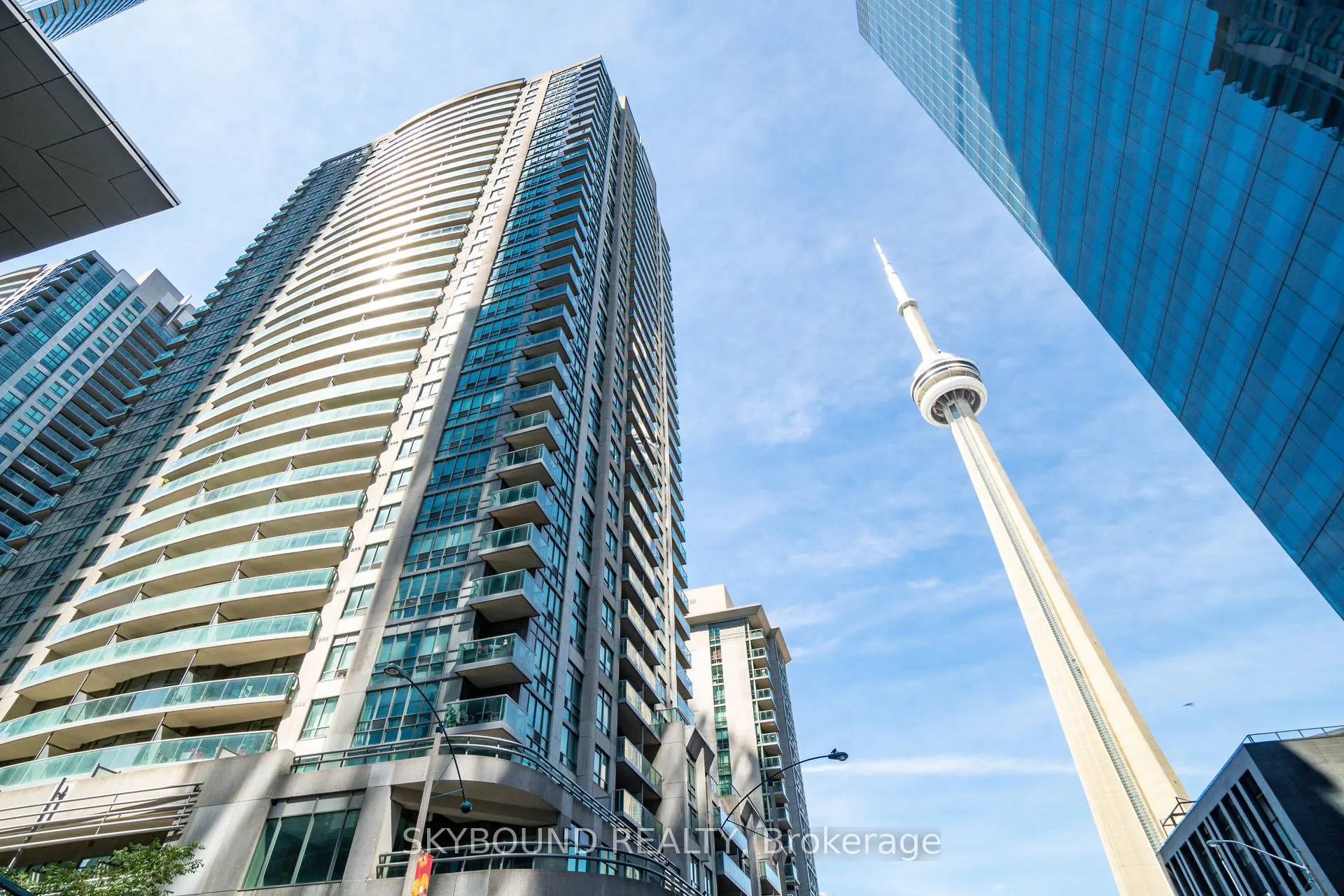 30 Grand Trunk Crescent, #2015