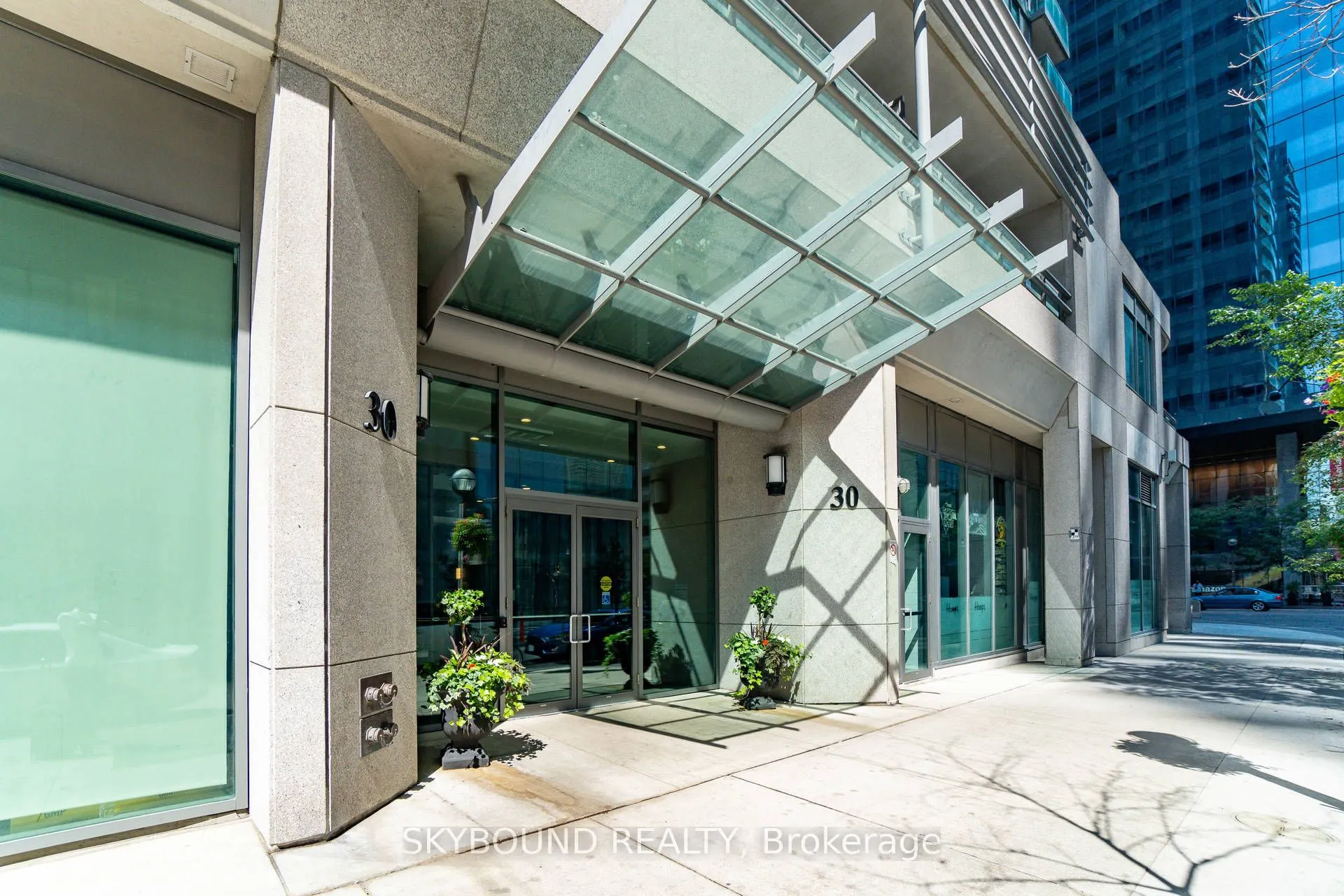 30 Grand Trunk Crescent, #2015