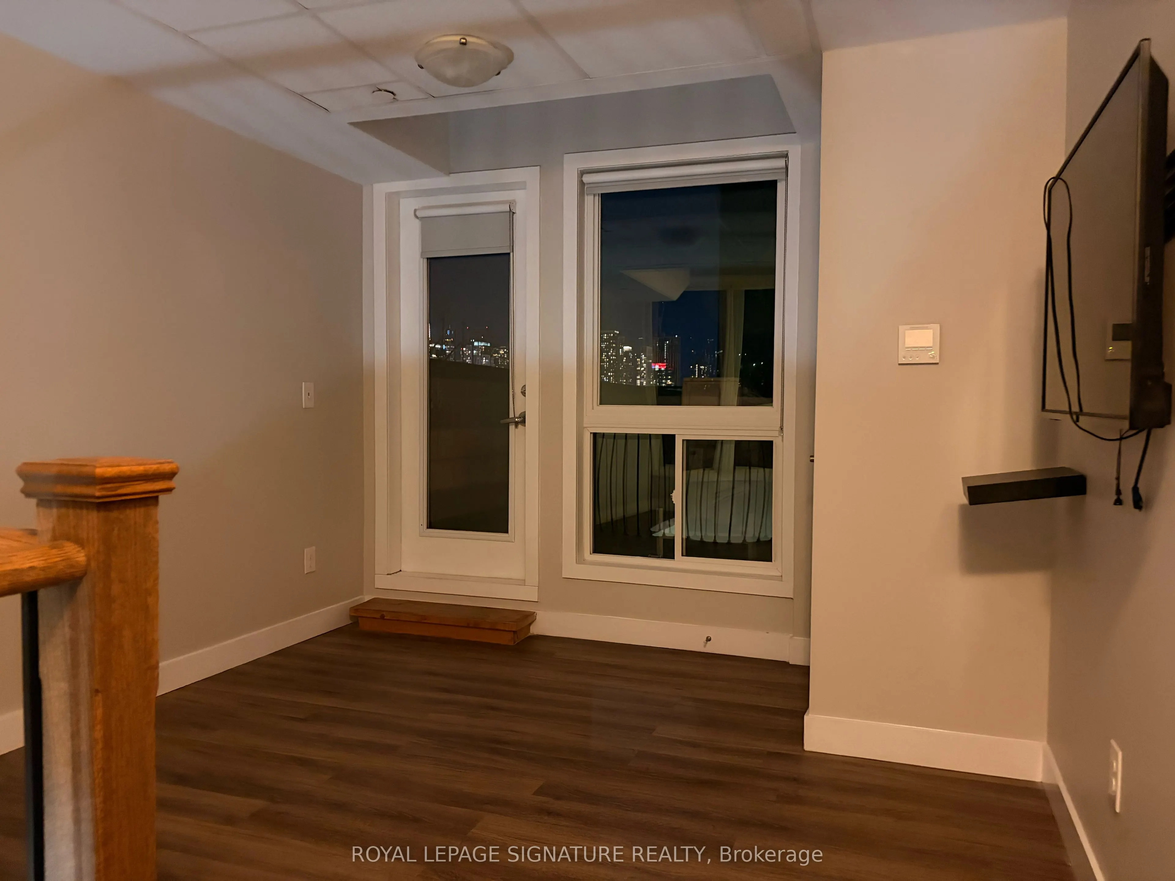 335 College Street, #402