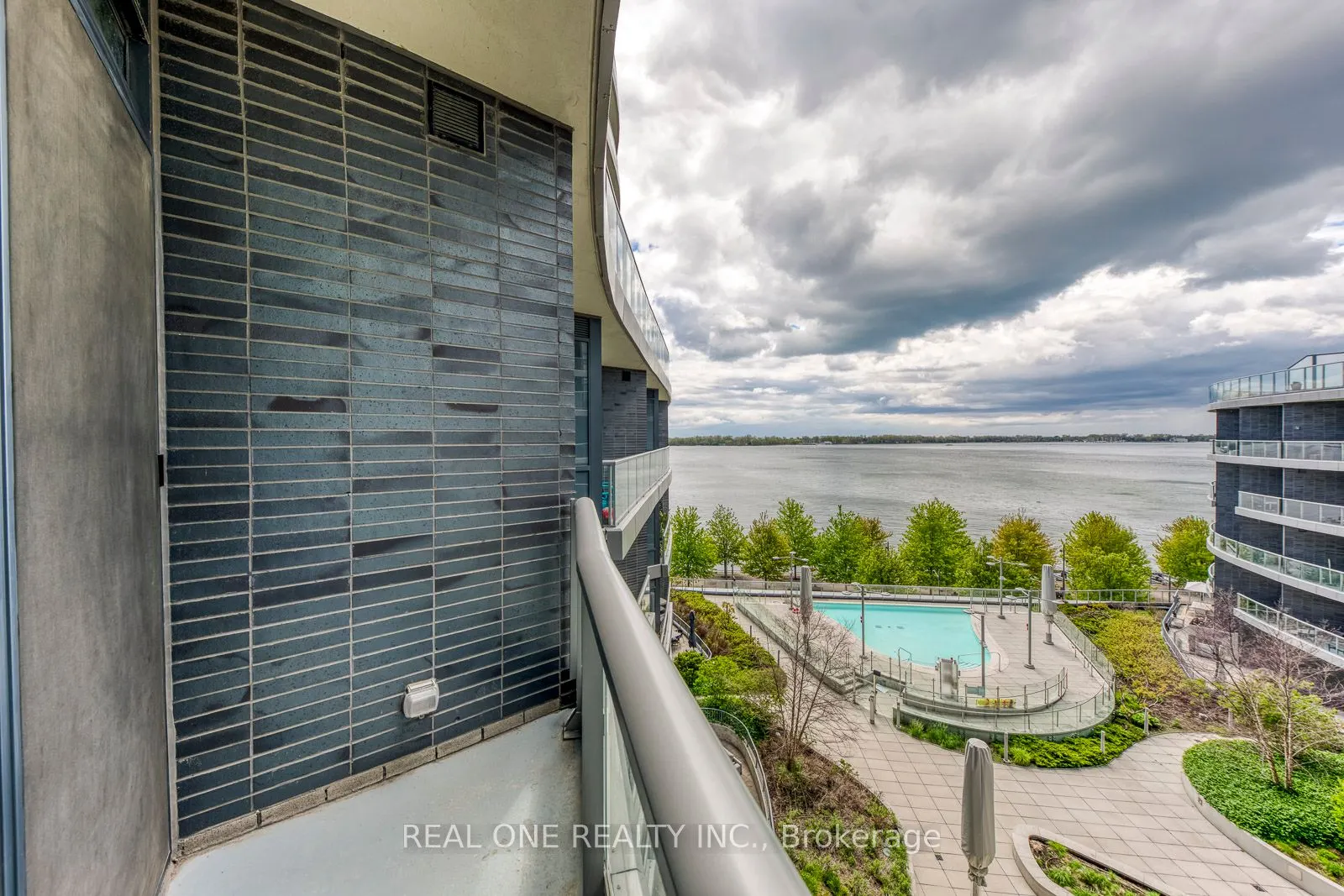 1 Edgewater Drive, #612