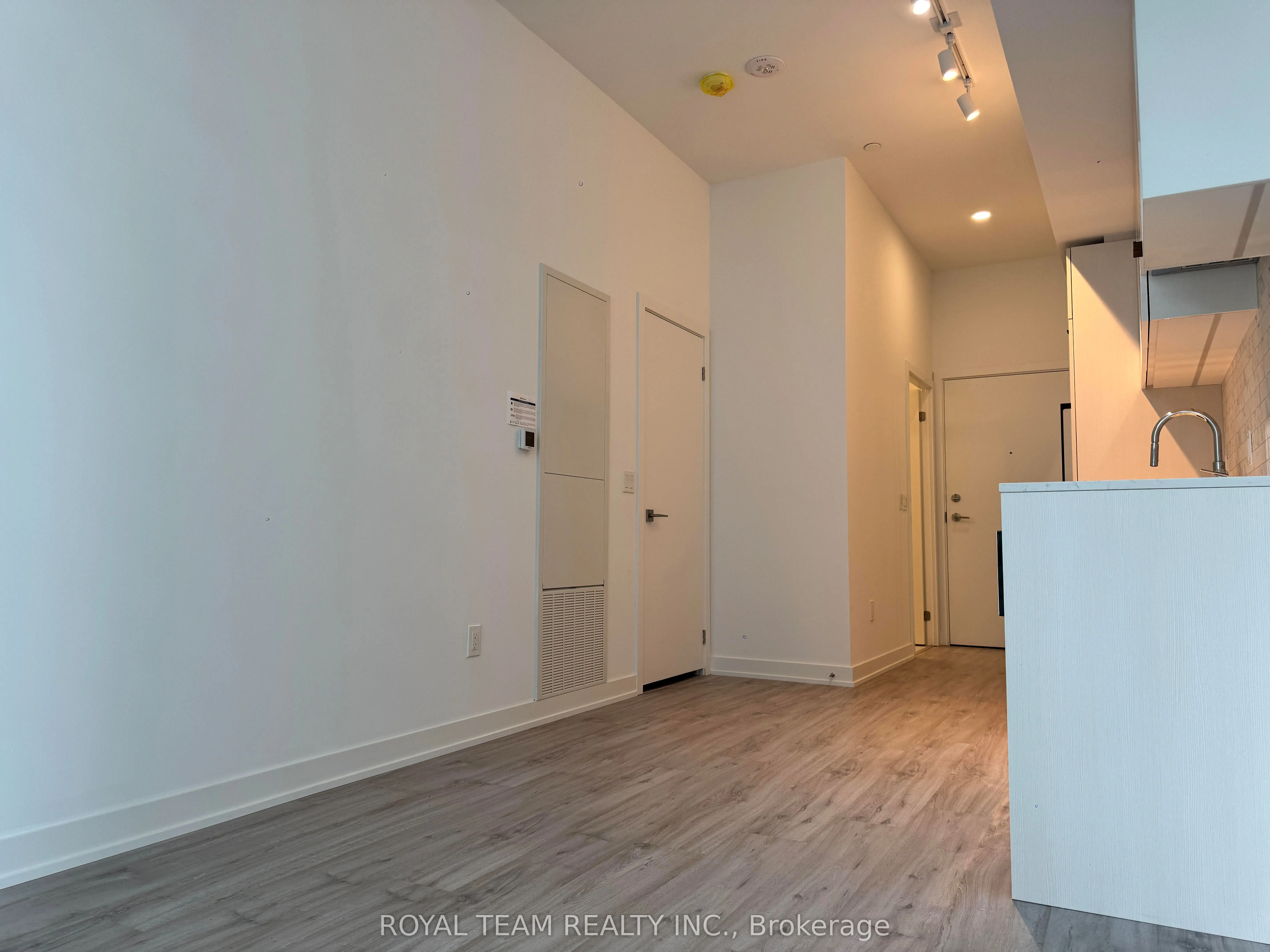 252 Church Street, #905
