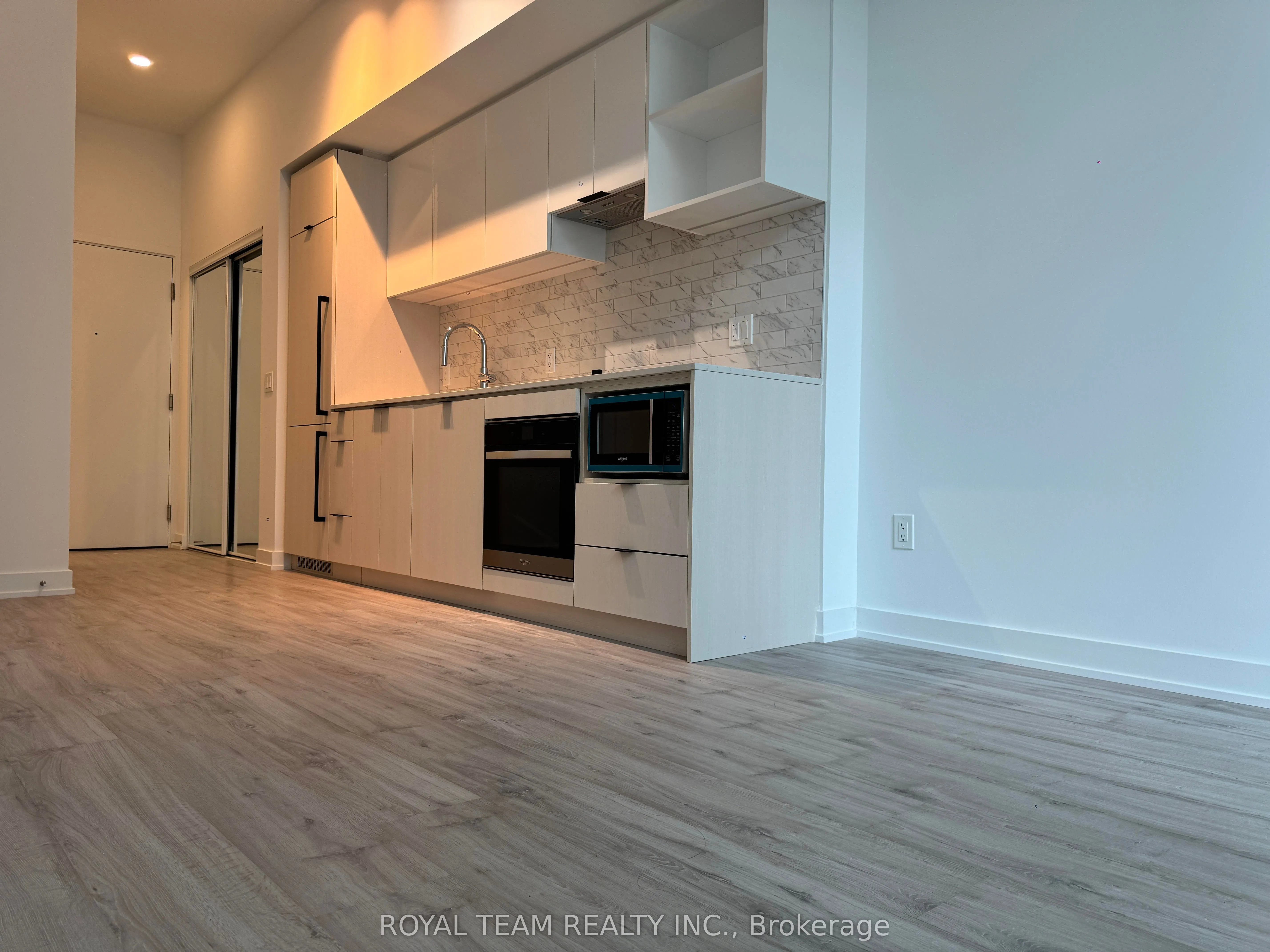 252 Church Street, #905