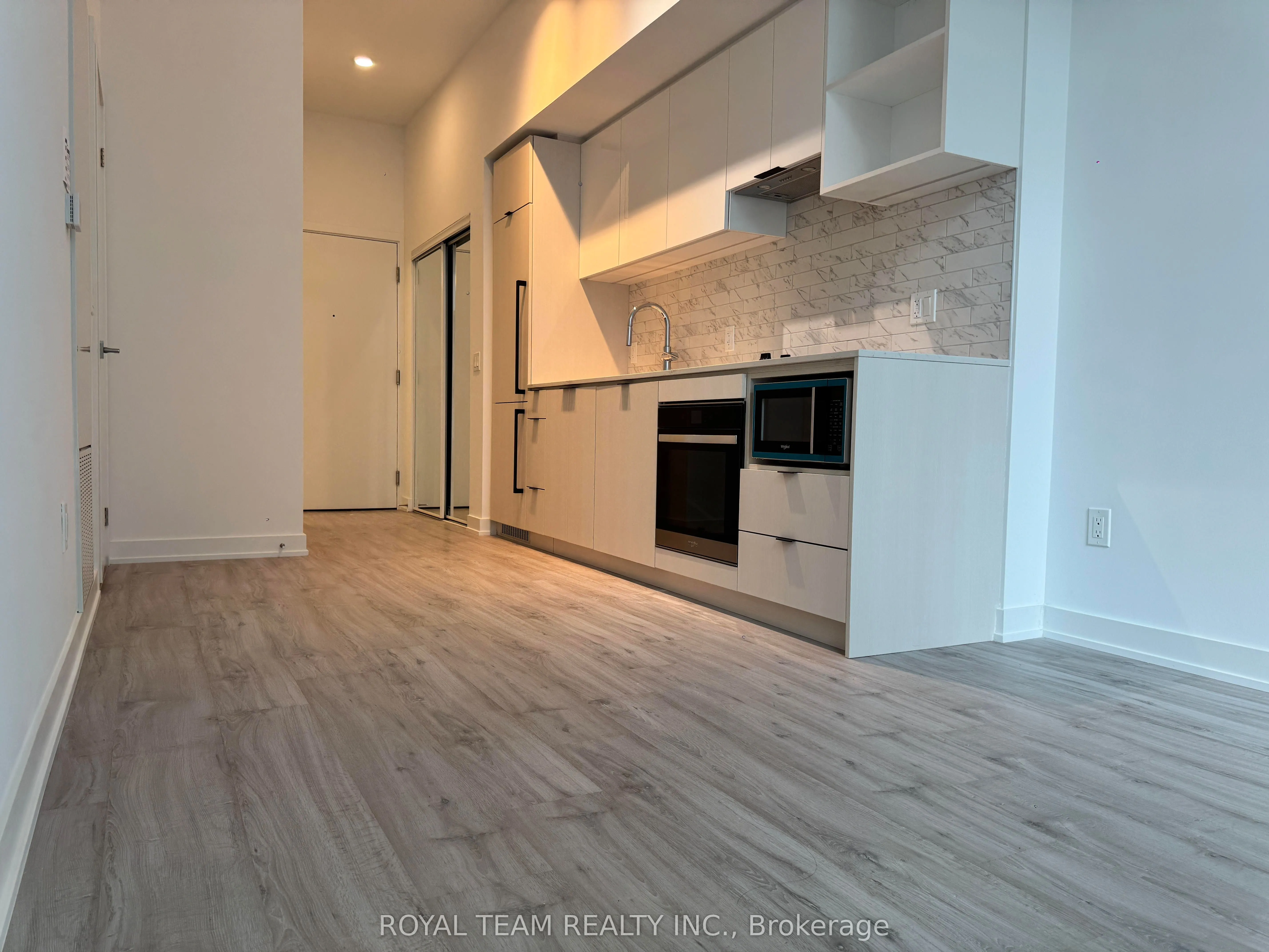 252 Church Street, #905