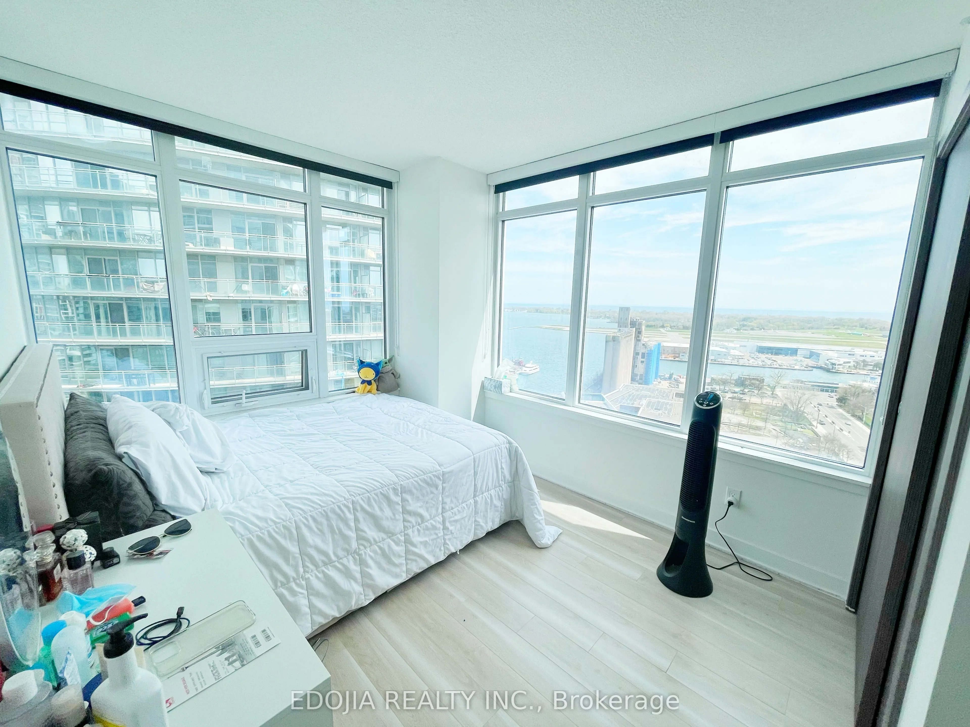 17 Bathurst Street, #2615