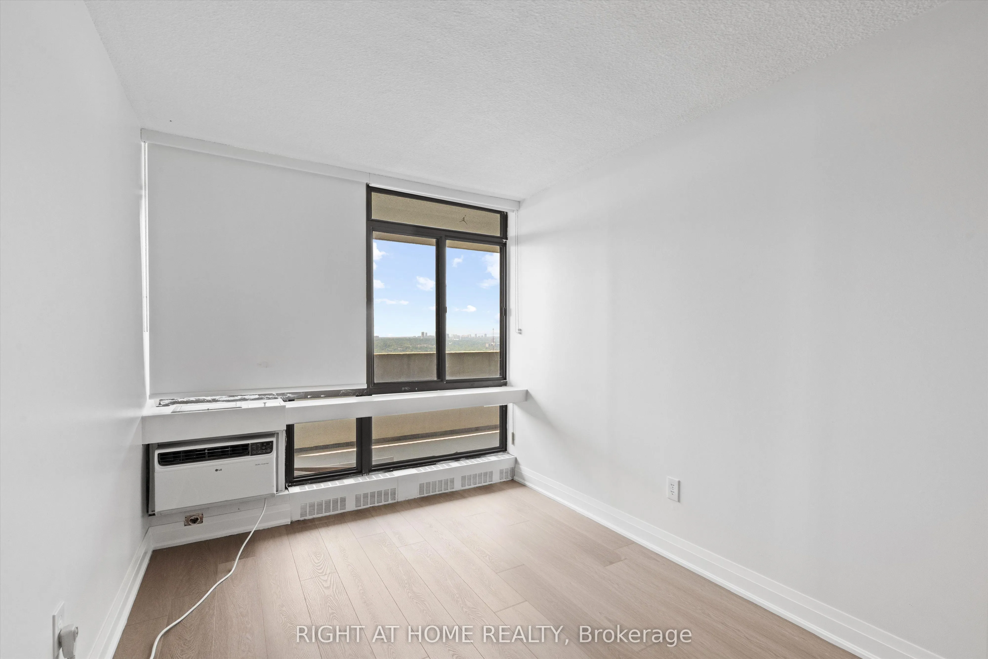 3300 Don Mills Road, #2209