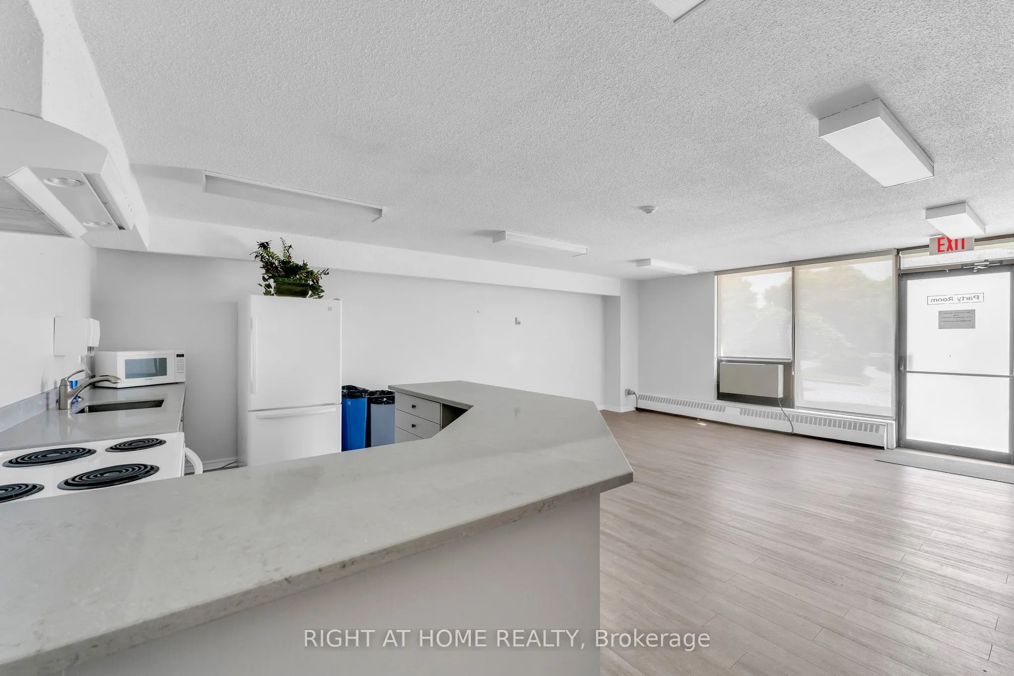 3300 Don Mills Road, #2209