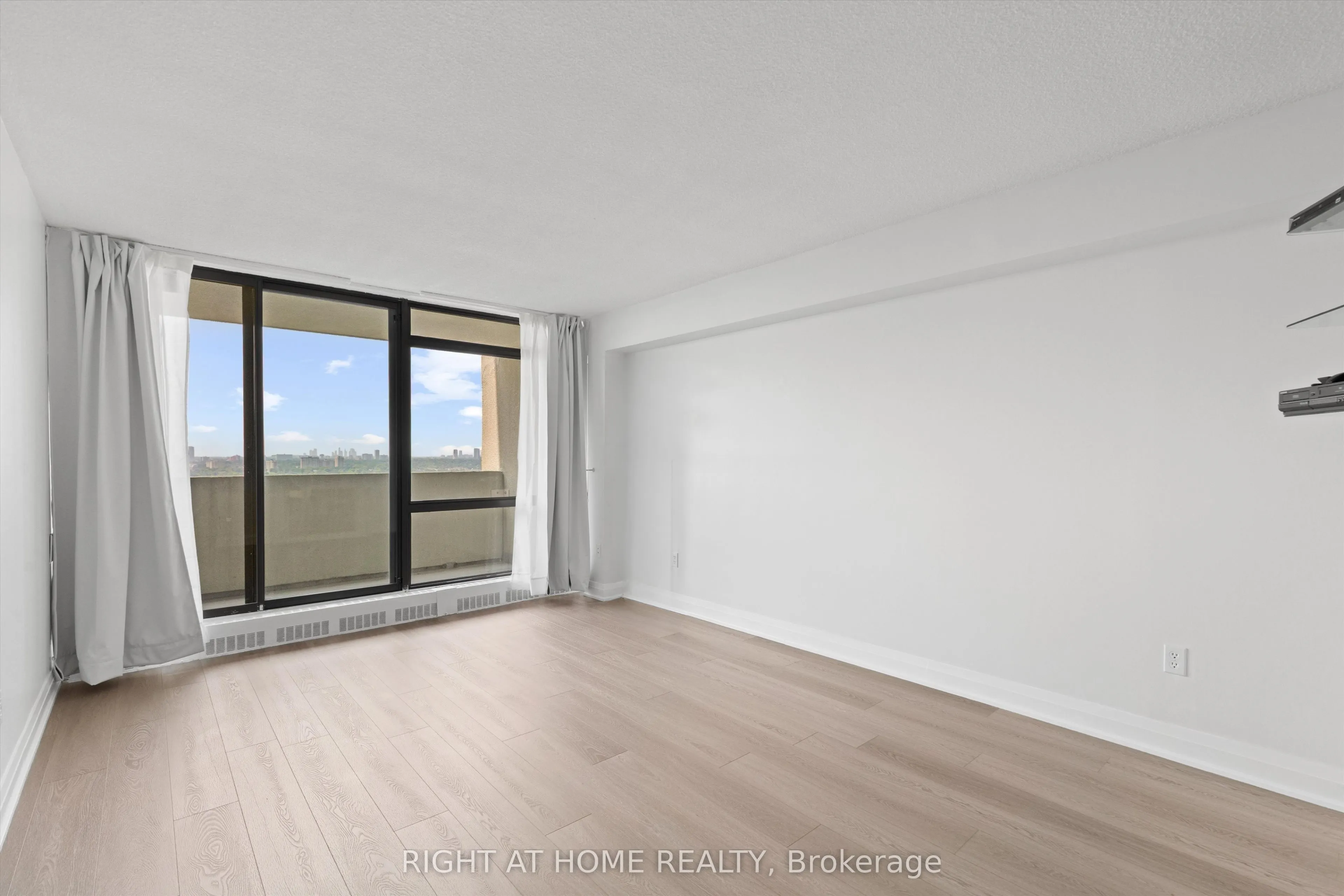 3300 Don Mills Road, #2209