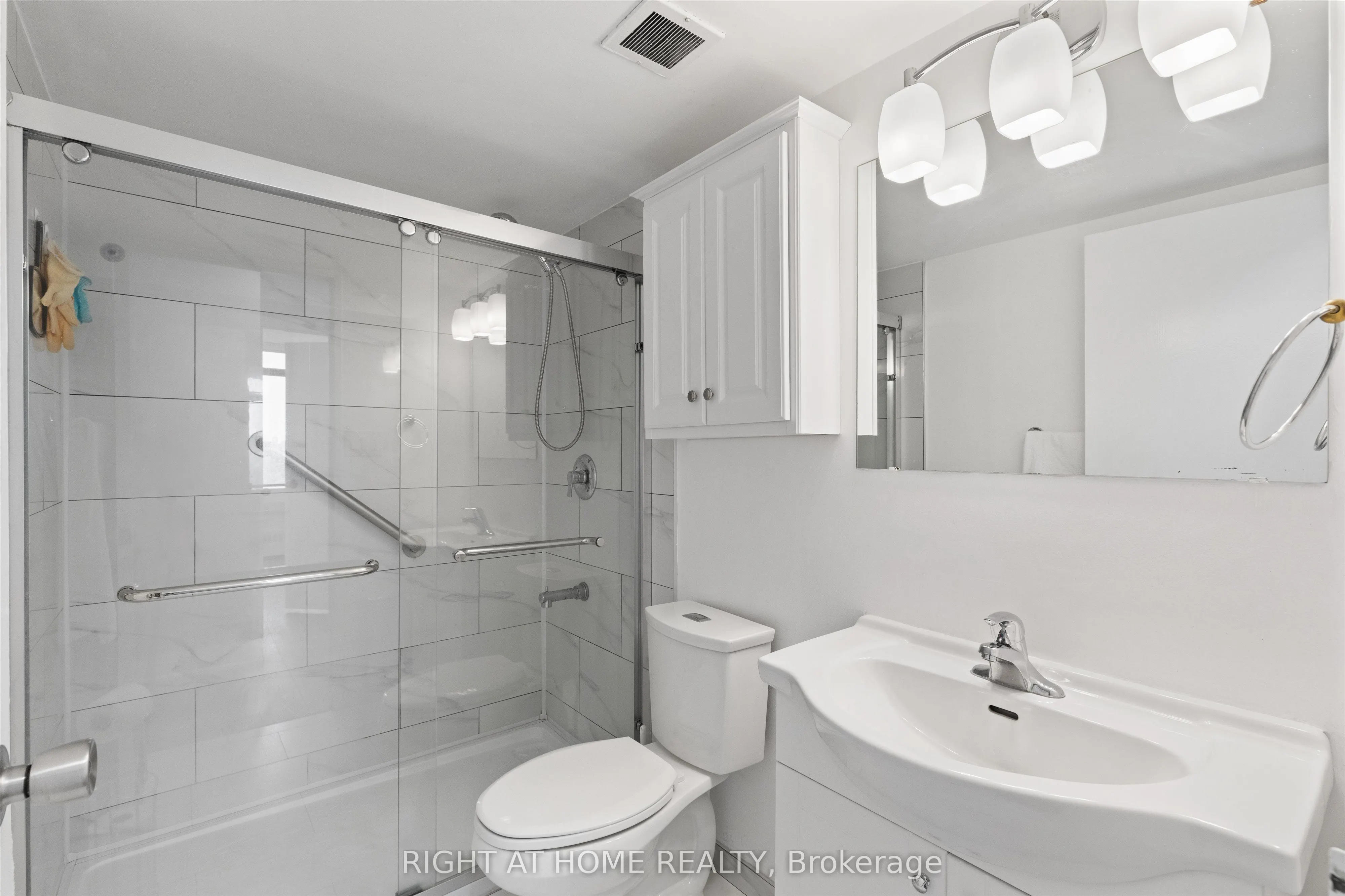 3300 Don Mills Road, #2209