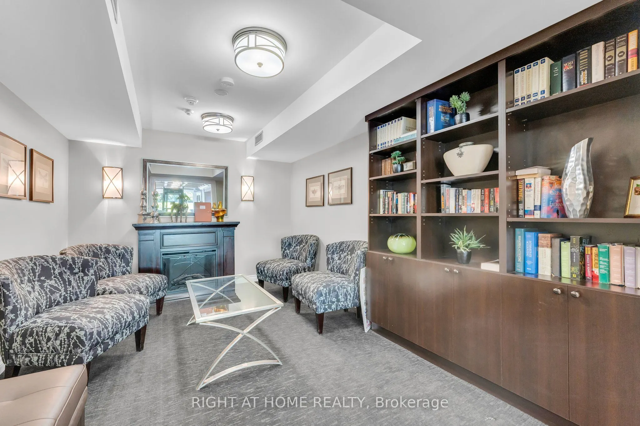 3300 Don Mills Road, #2209