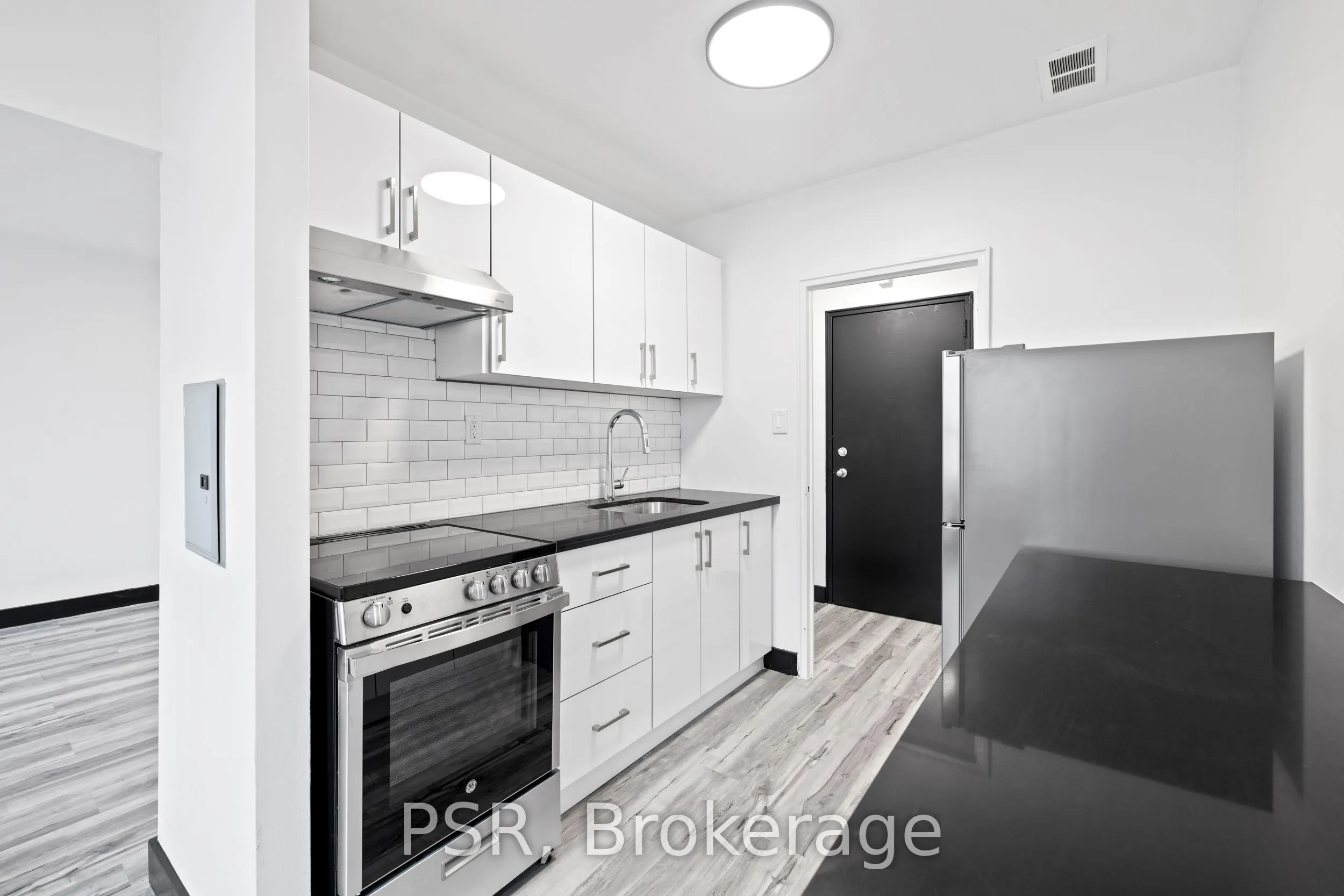 600 Eglinton Avenue W, #303