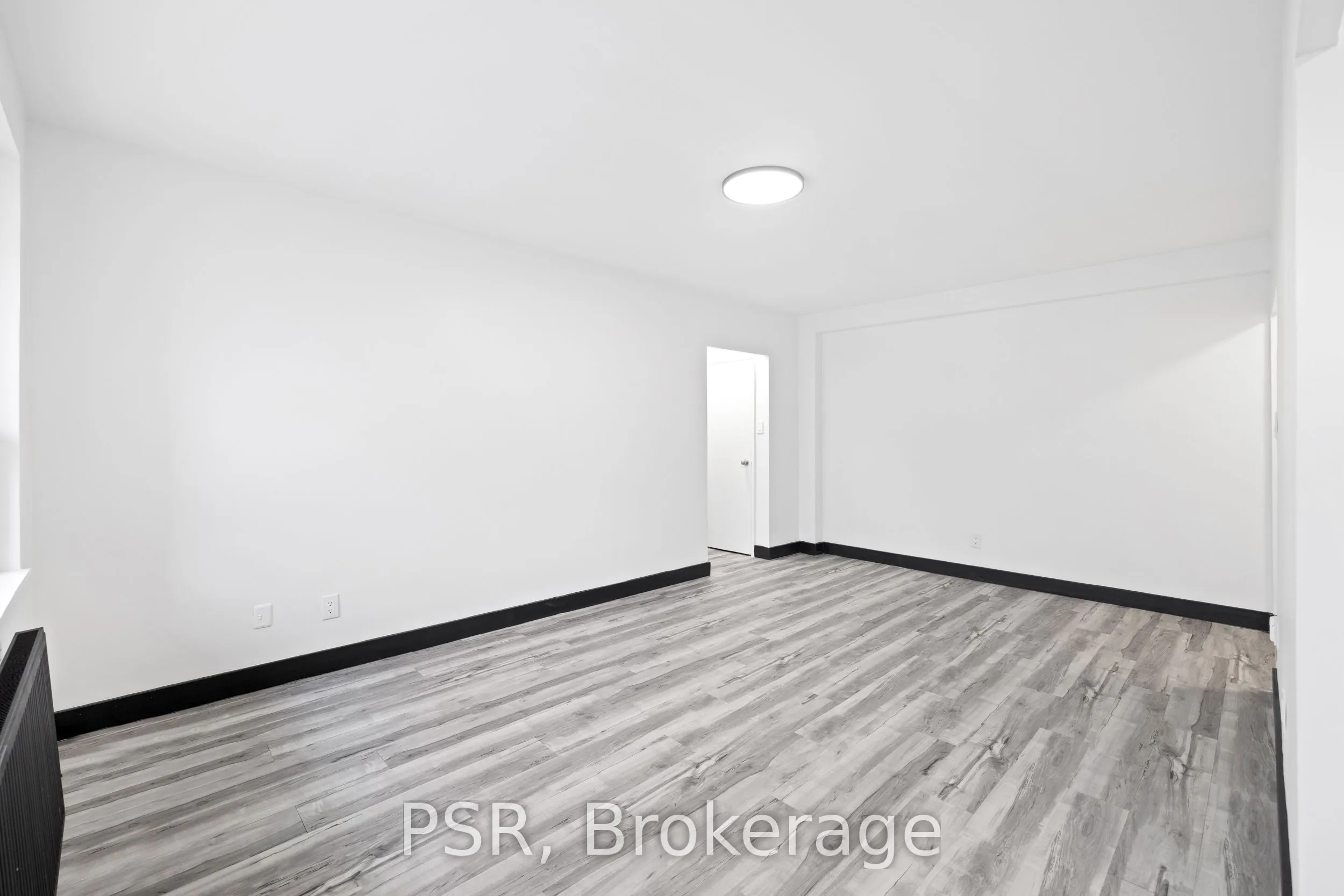 600 Eglinton Avenue W, #303