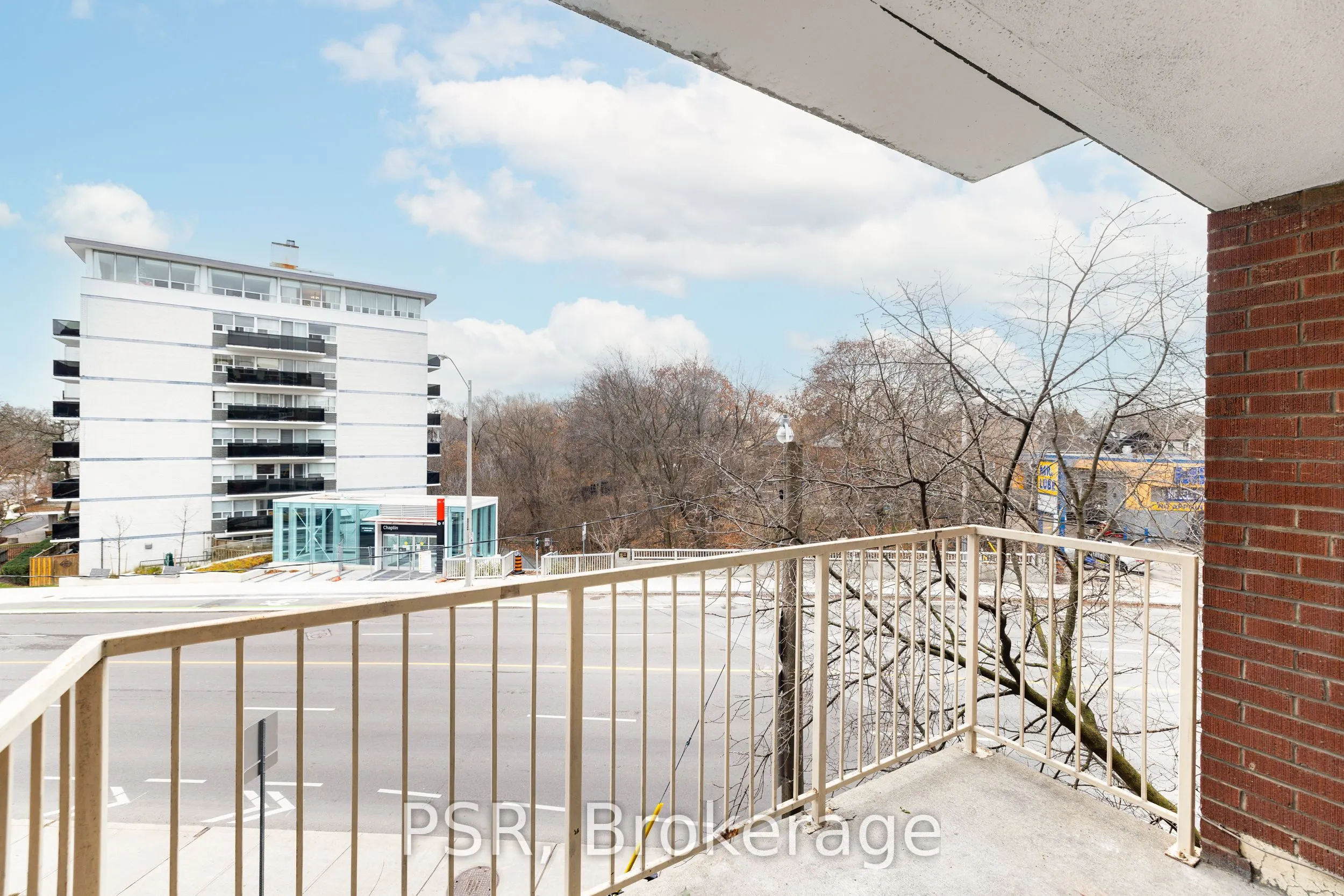 600 Eglinton Avenue W, #303