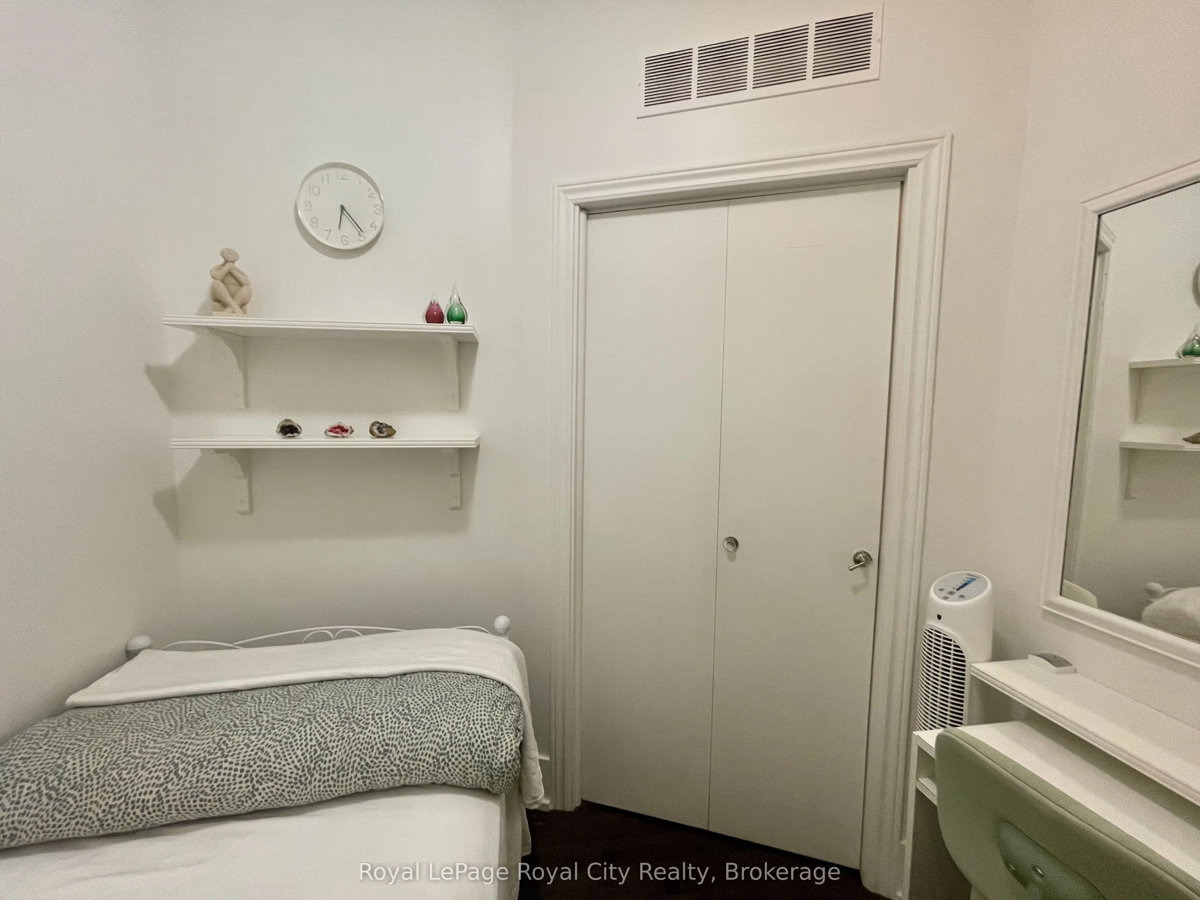 39 Queens Quay E, #830