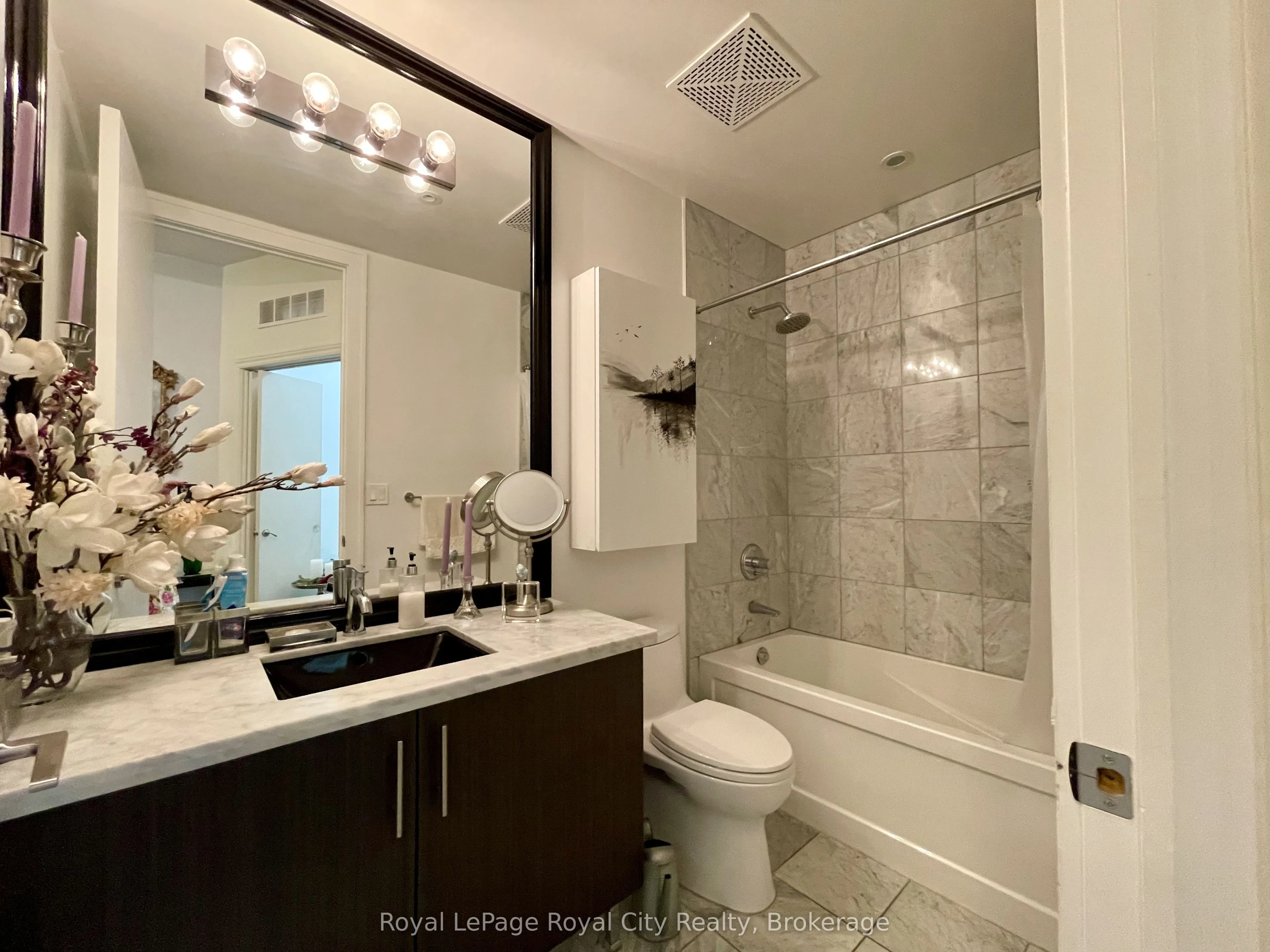 39 Queens Quay E, #830