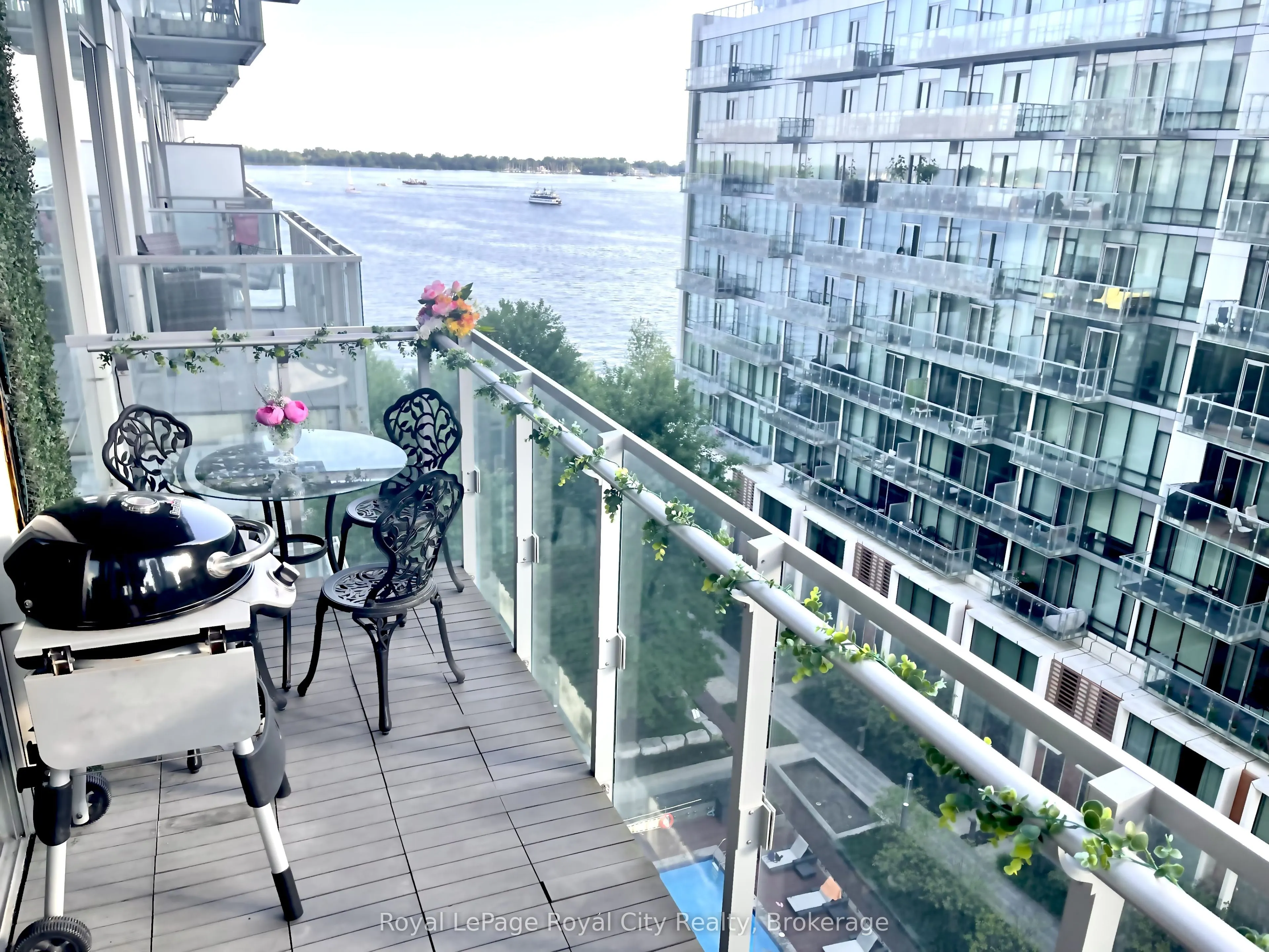 39 Queens Quay E, #830