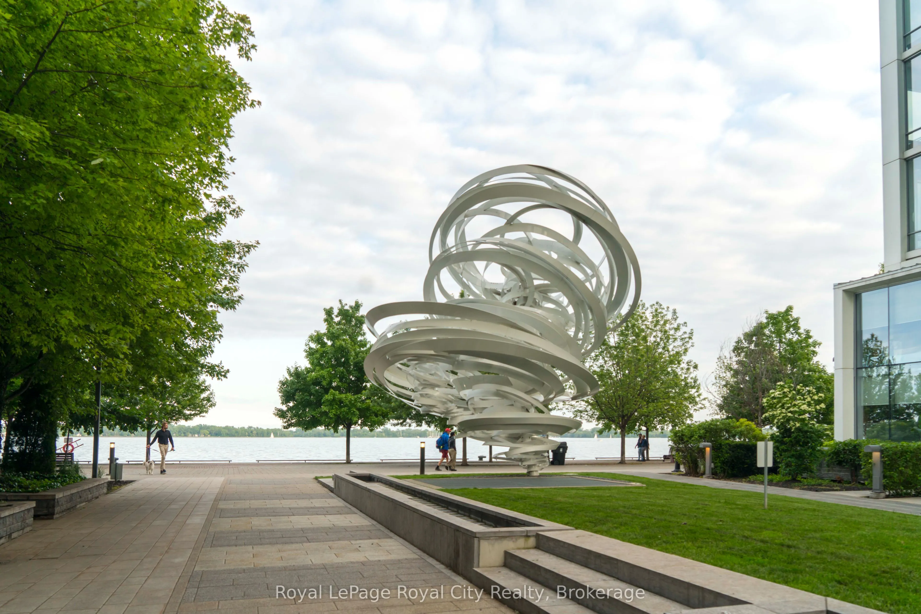 39 Queens Quay E, #830