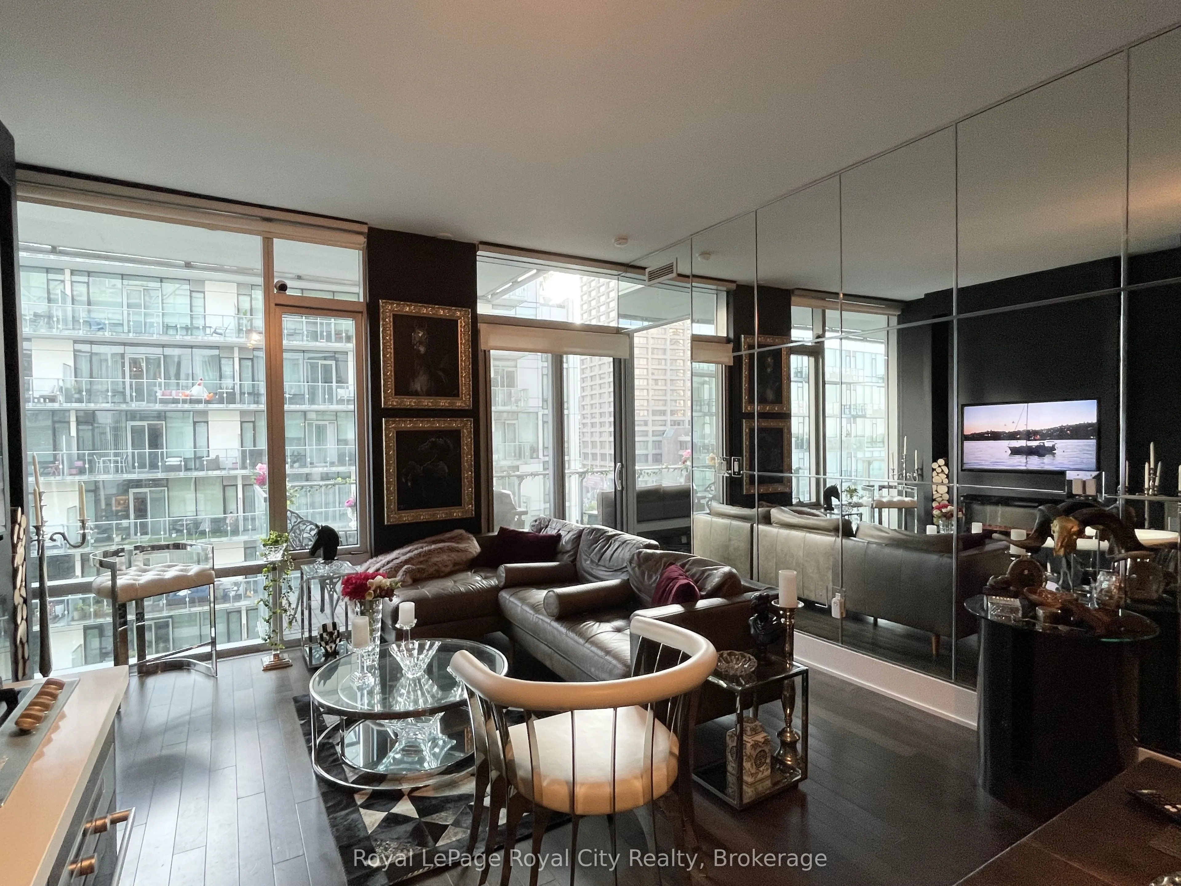 39 Queens Quay E, #830