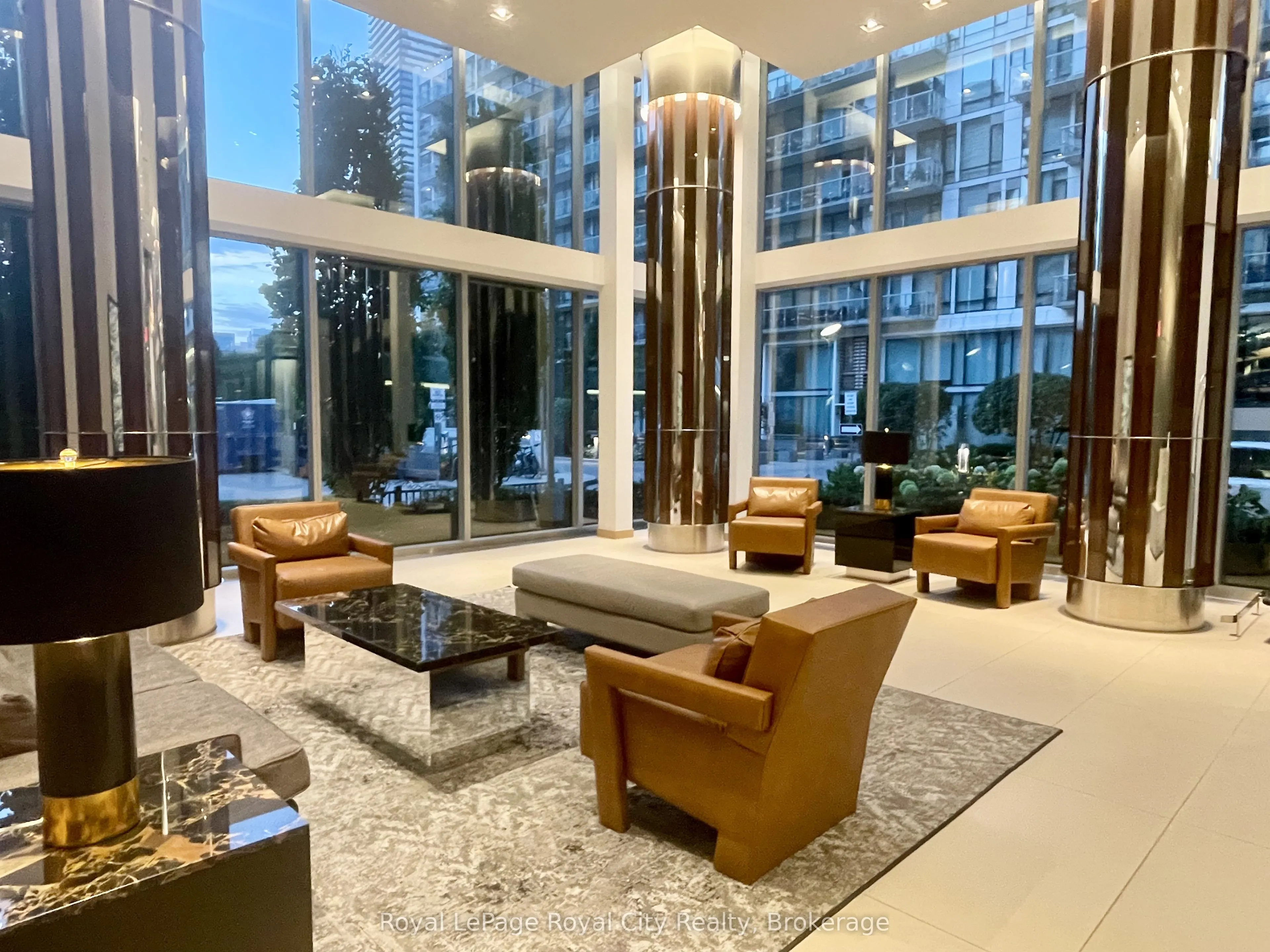 39 Queens Quay E, #830