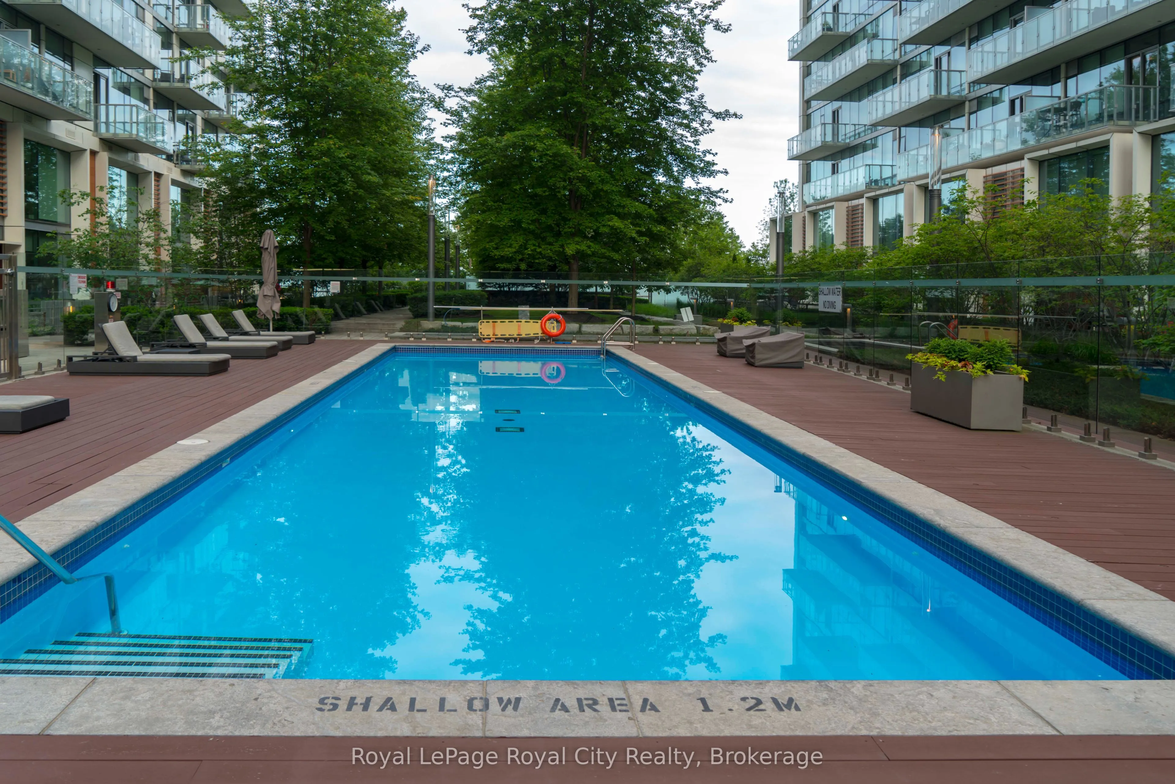 39 Queens Quay E, #830