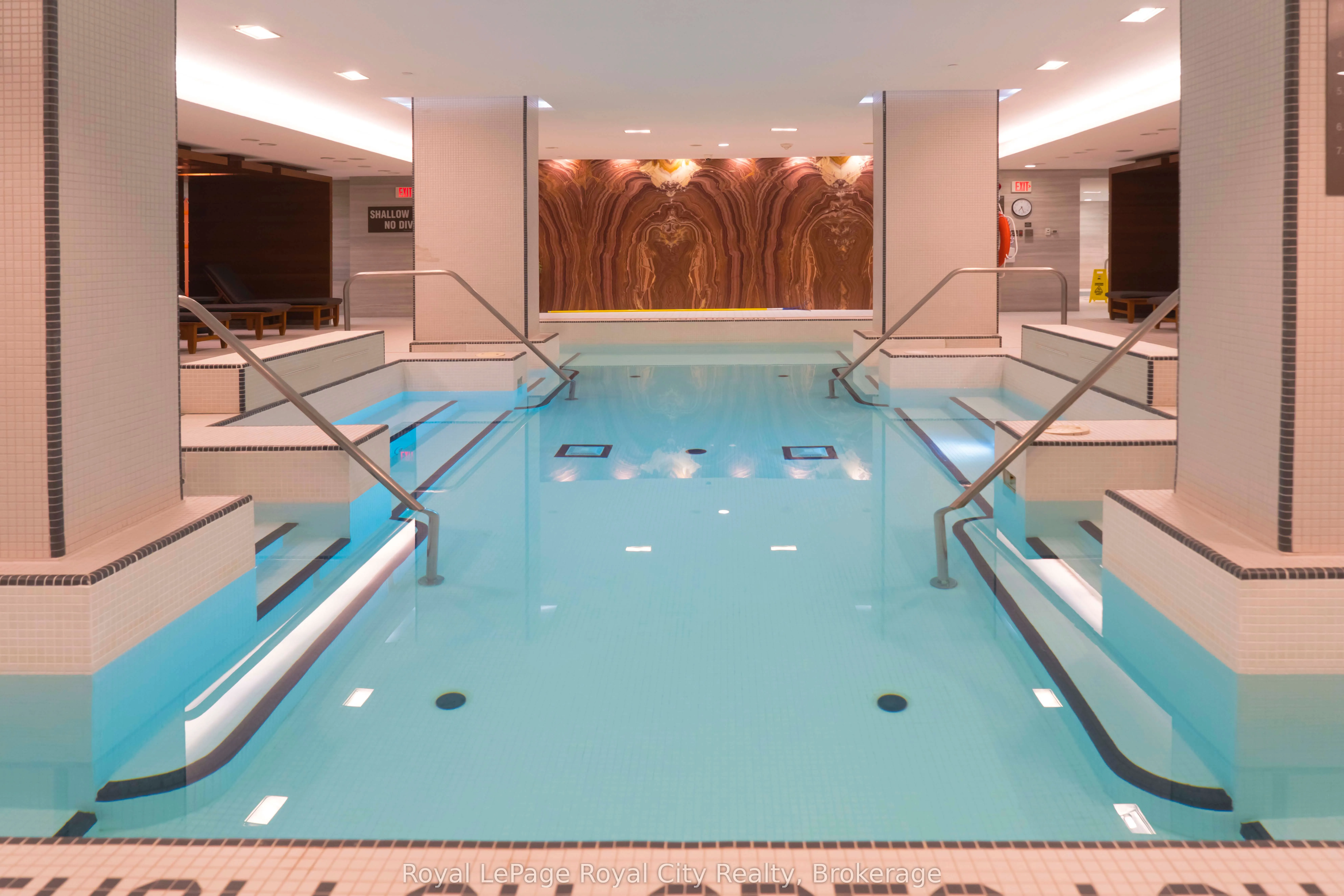 39 Queens Quay E, #830