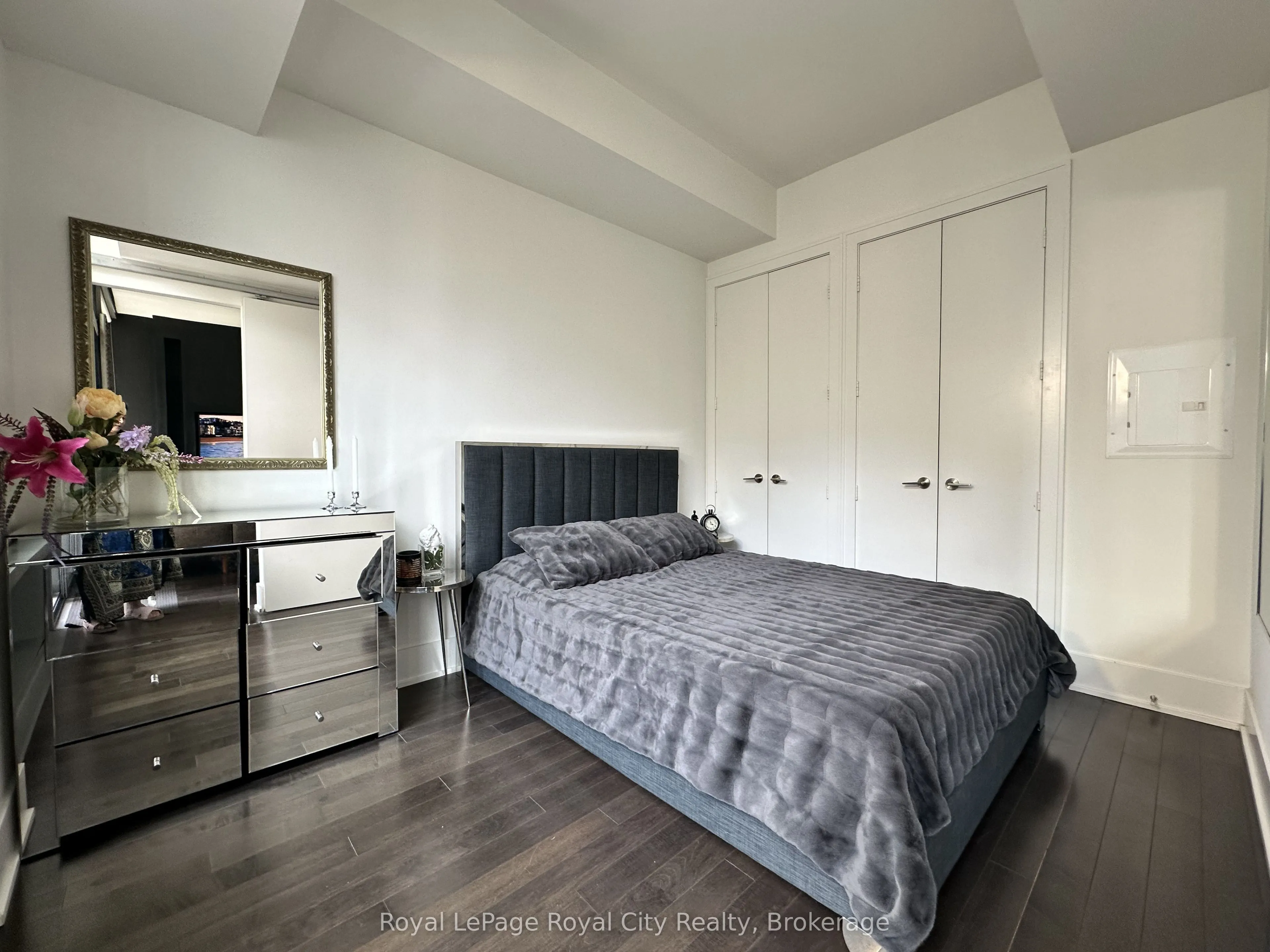39 Queens Quay E, #830