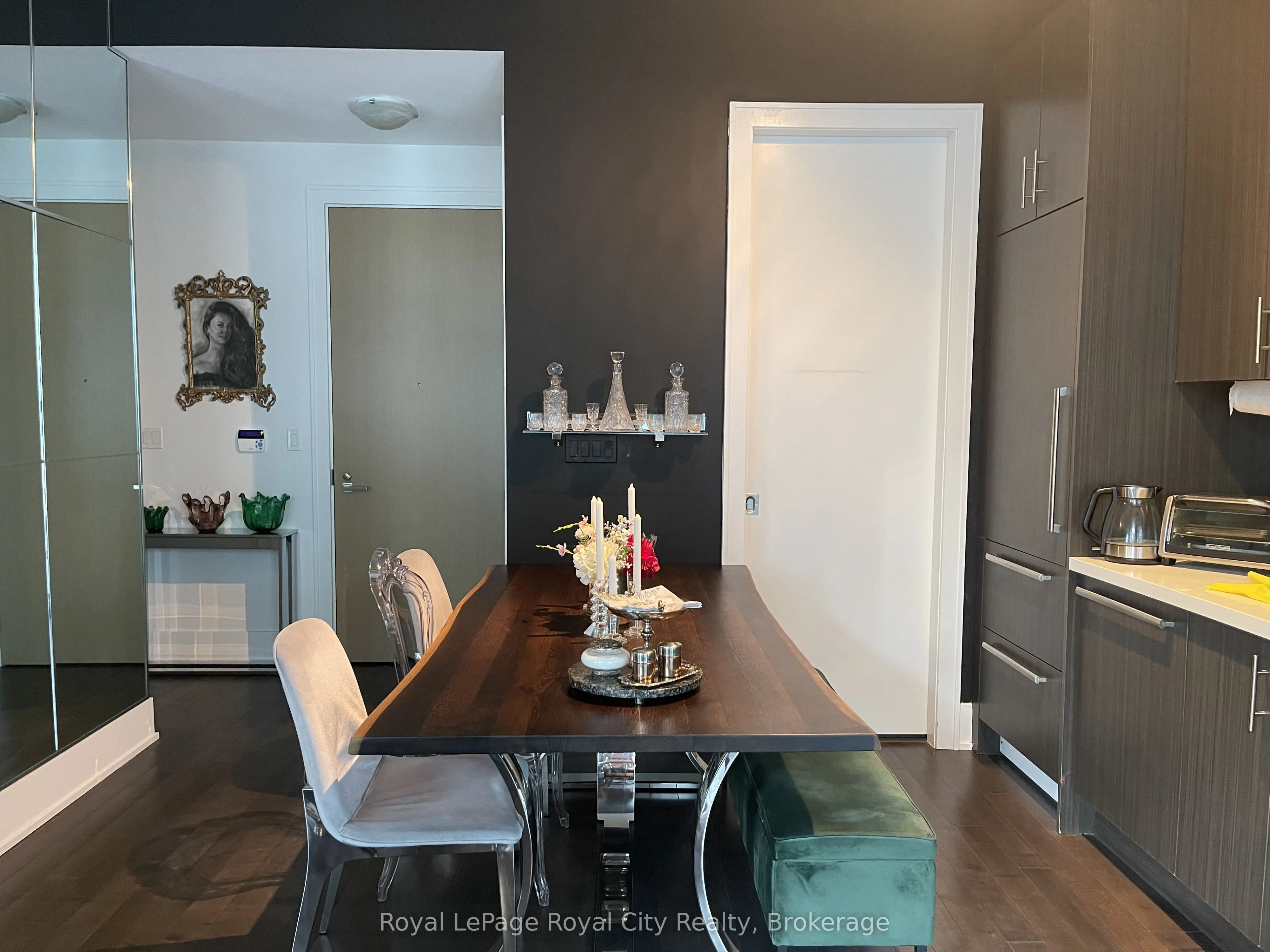 39 Queens Quay E, #830