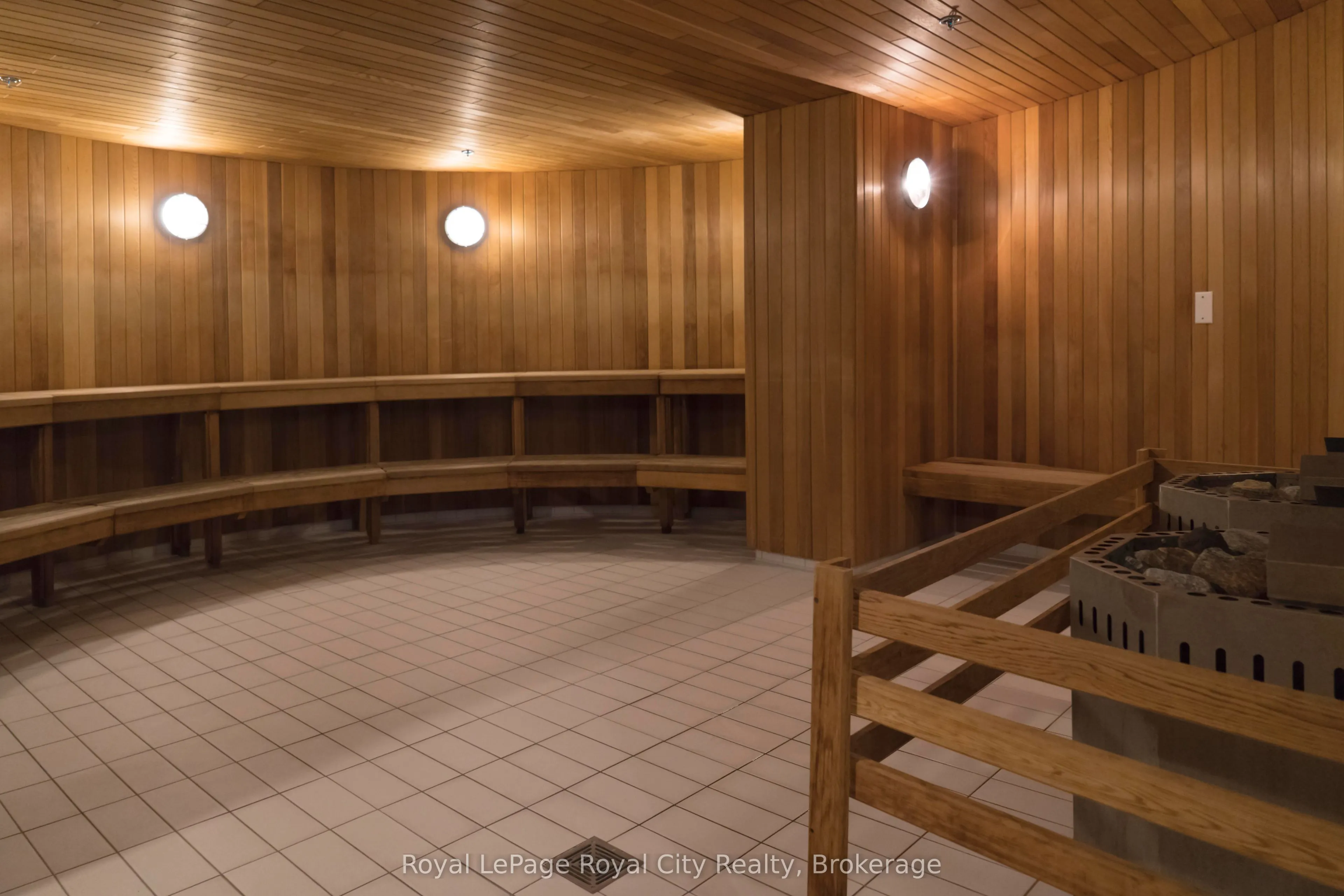 39 Queens Quay E, #830