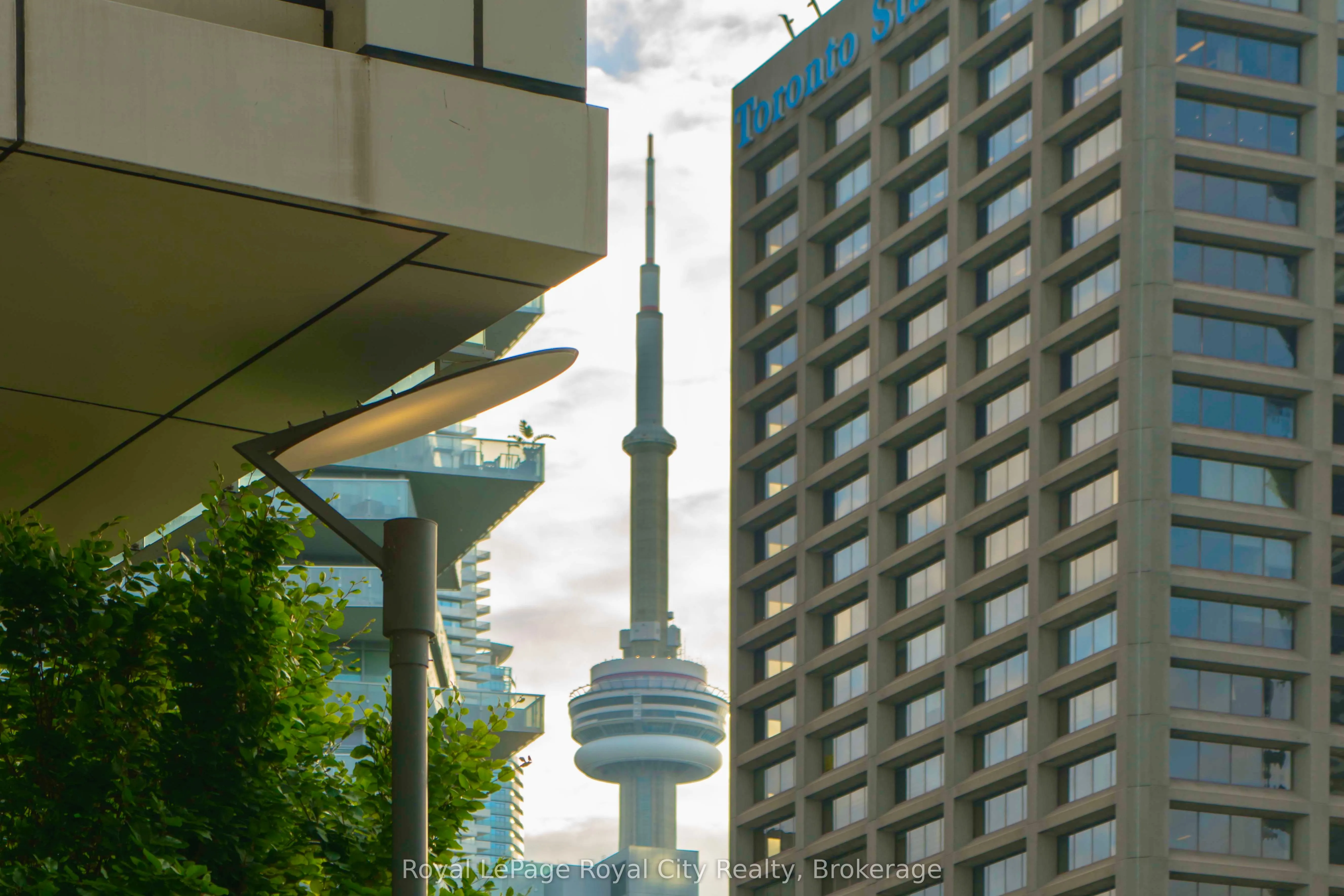 39 Queens Quay E, #830