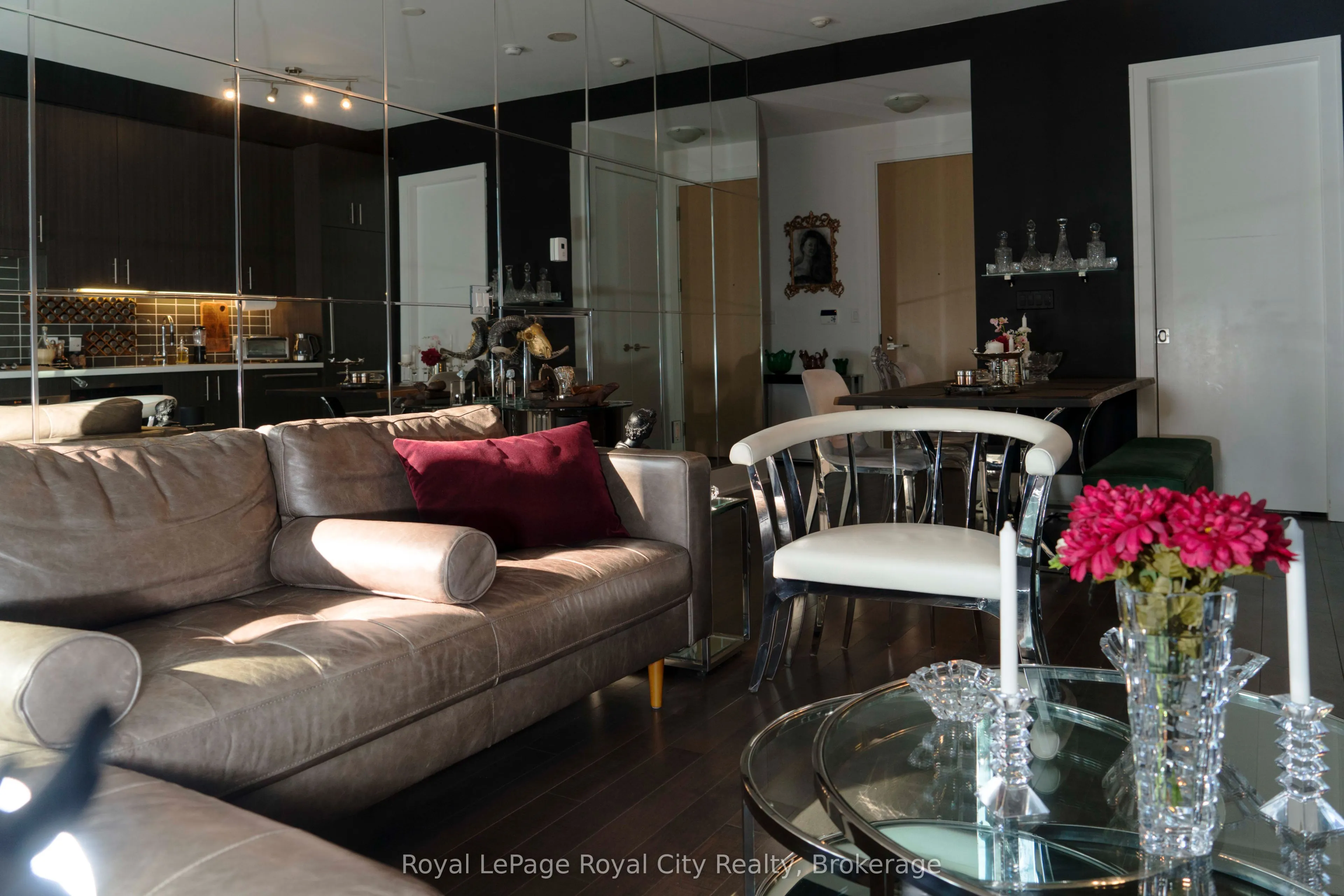 39 Queens Quay E, #830