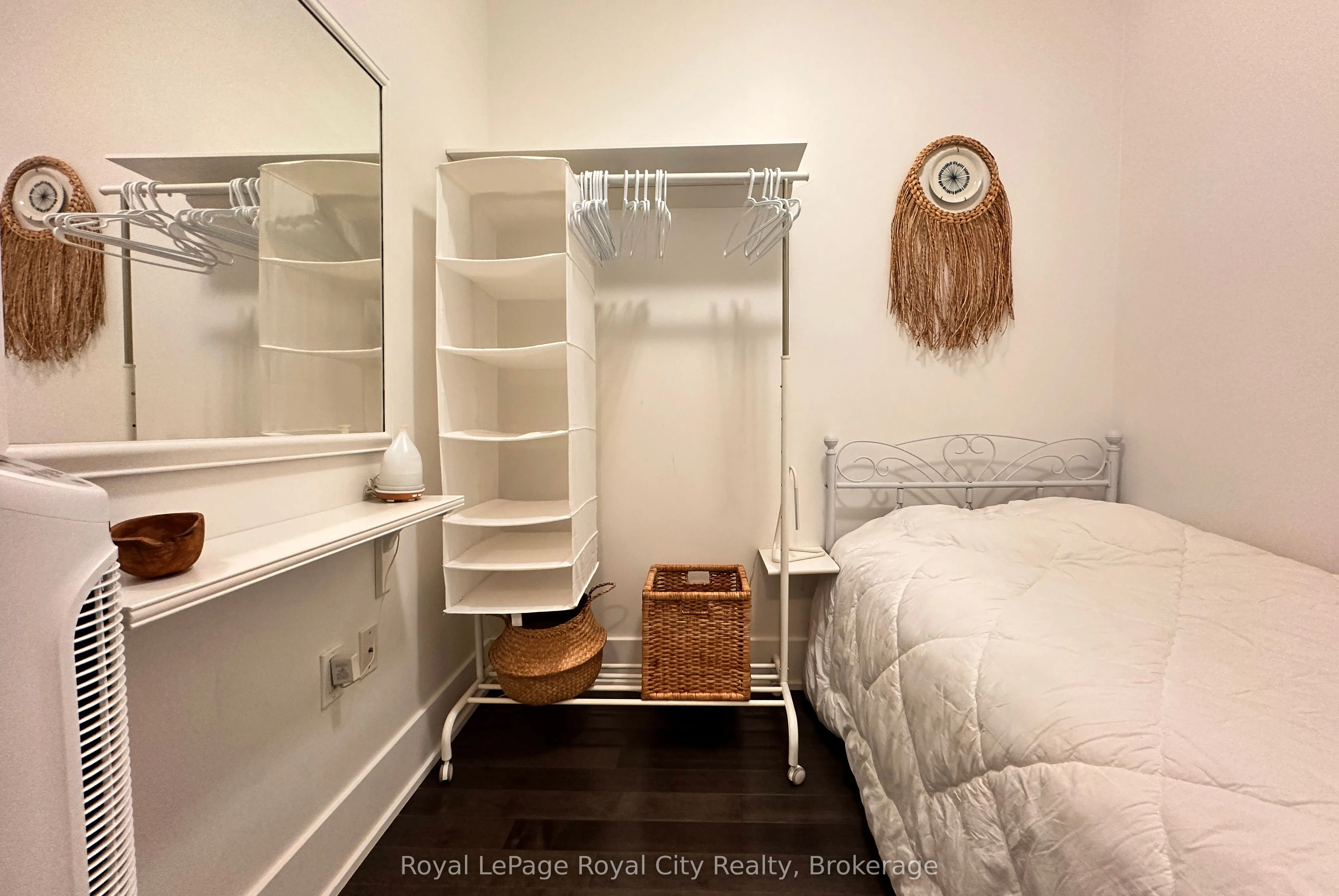 39 Queens Quay E, #830