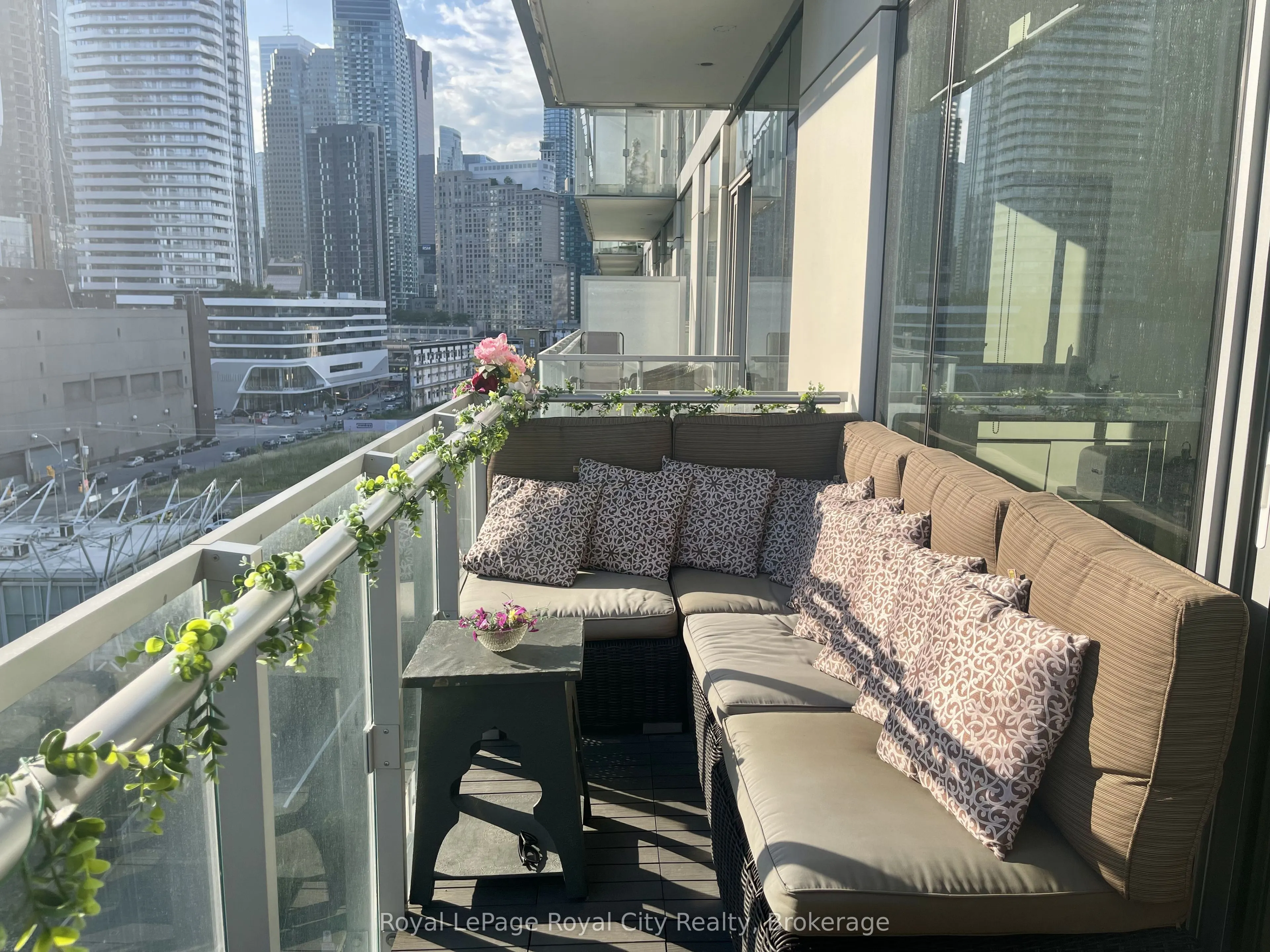 39 Queens Quay E, #830