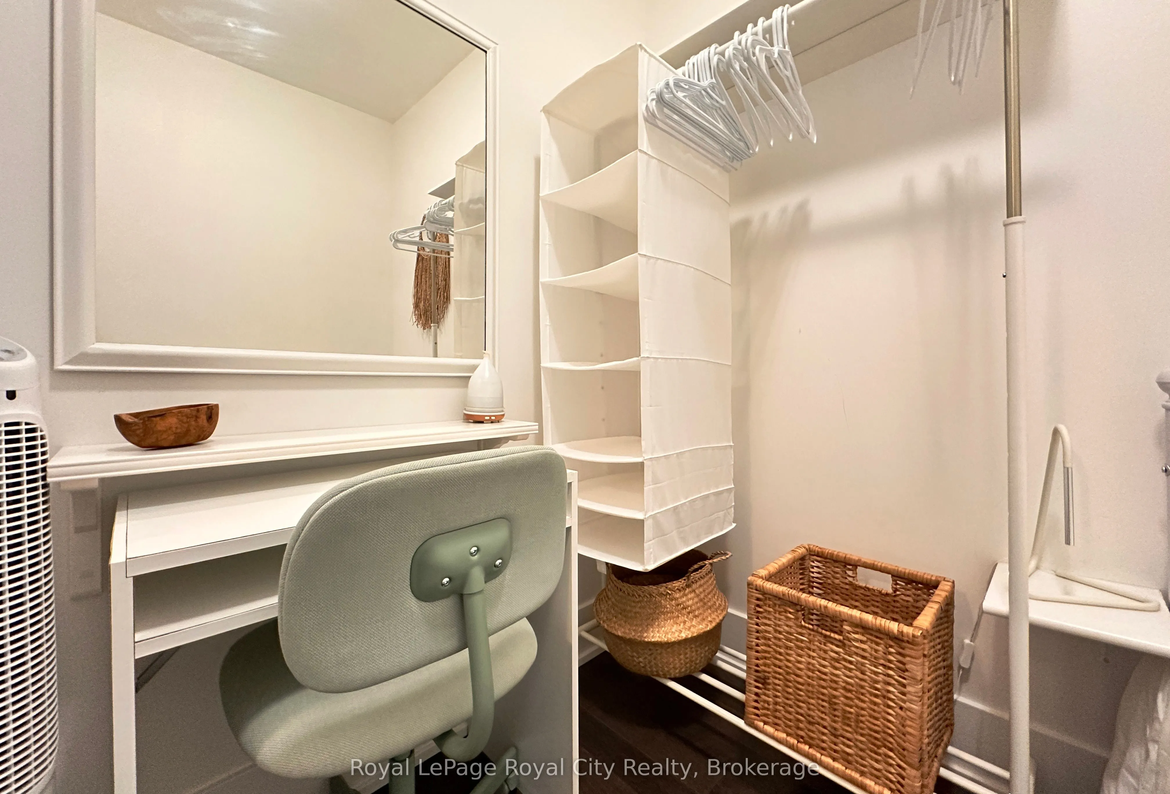 39 Queens Quay E, #830