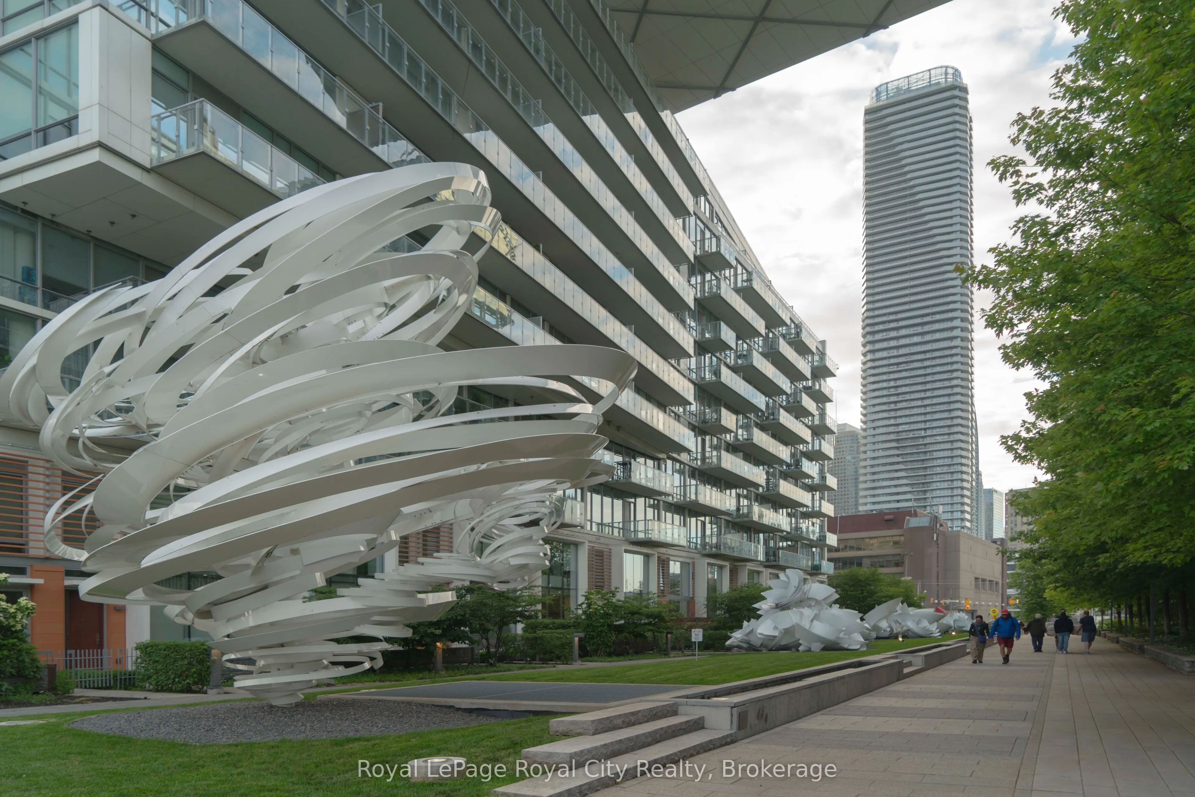 39 Queens Quay E, #830