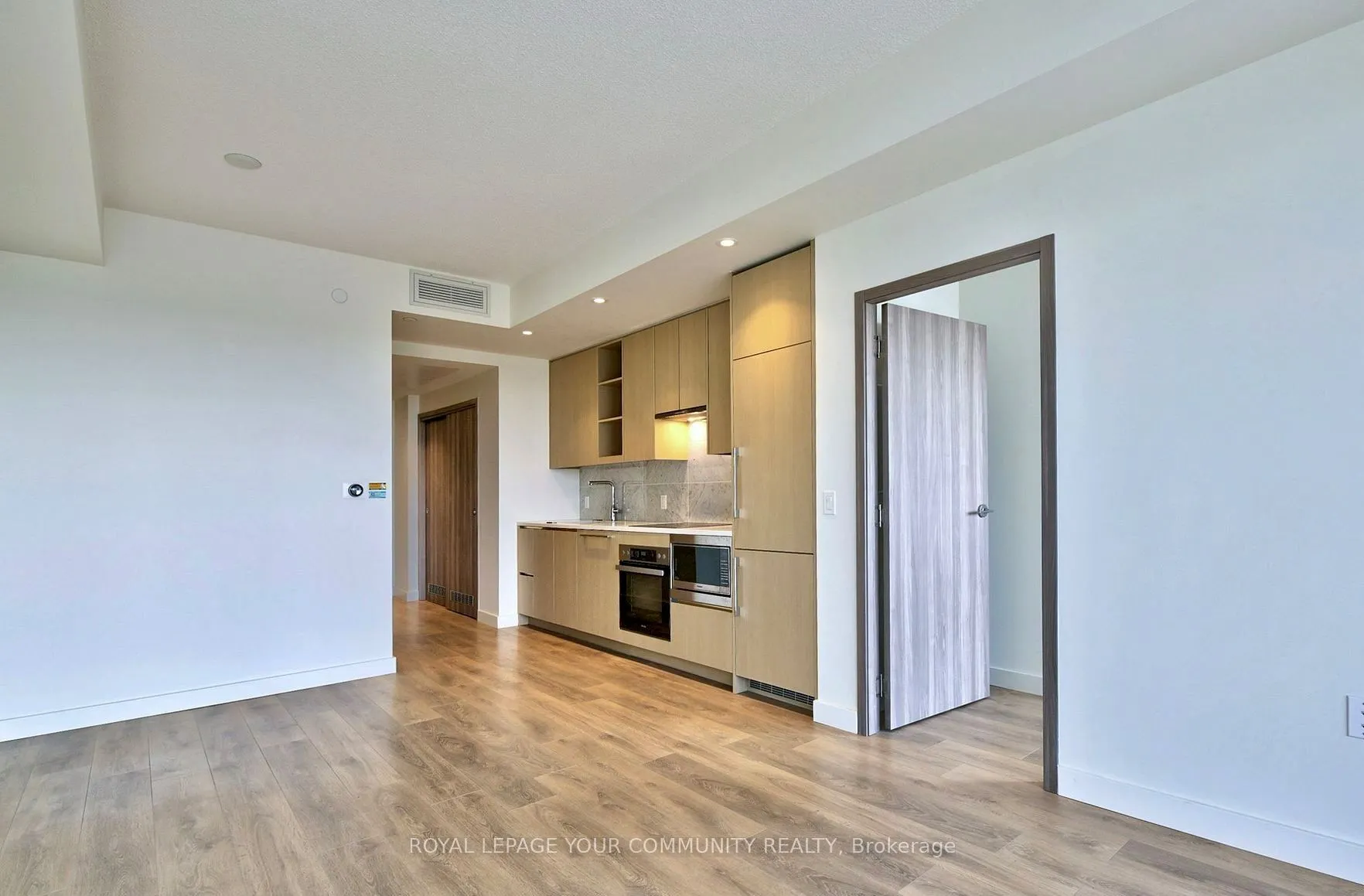 95 Mcmahon Drive, #1210